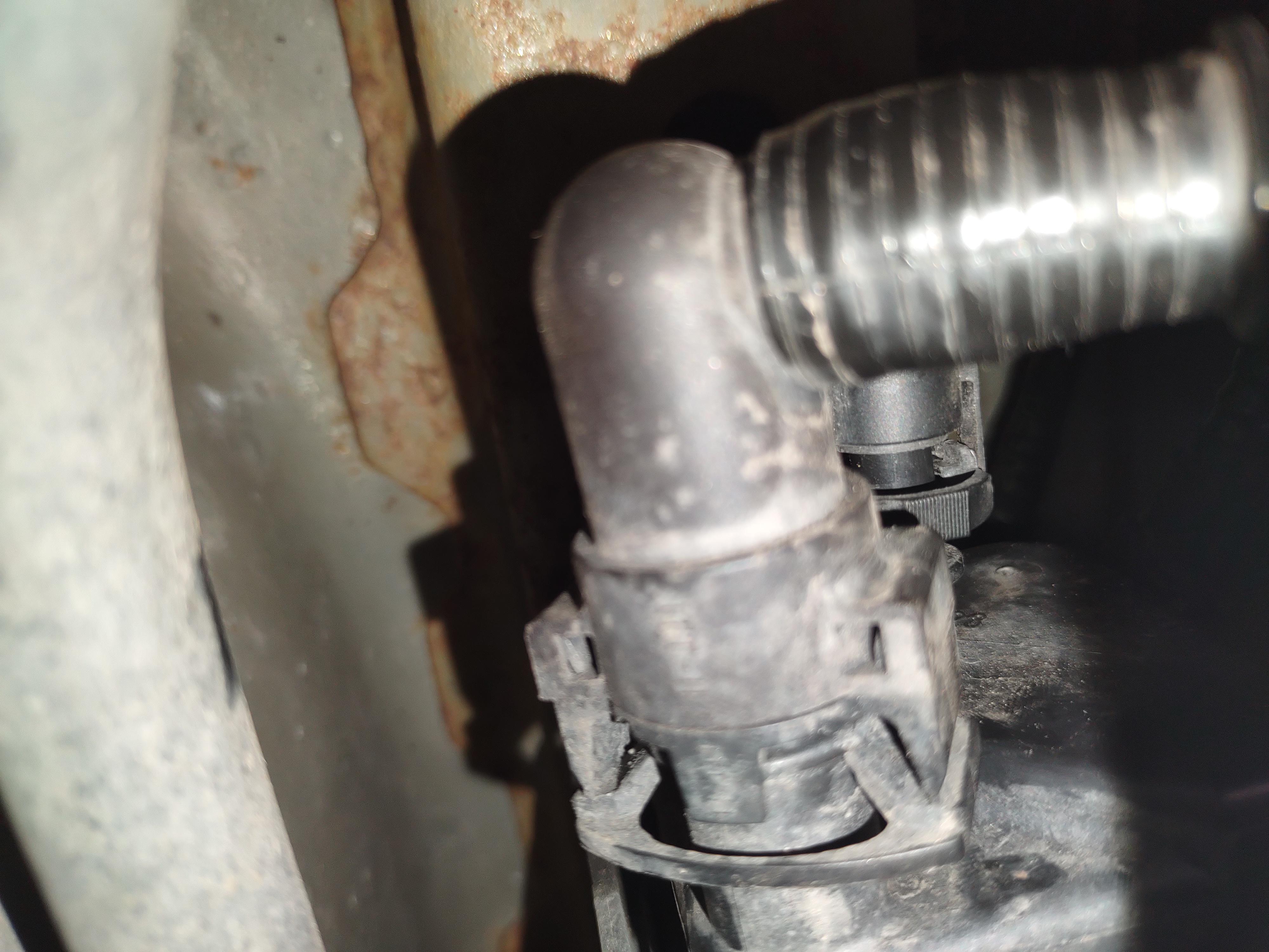 How do I disconnect this fitting on the evap canister? 2005 Grand Am