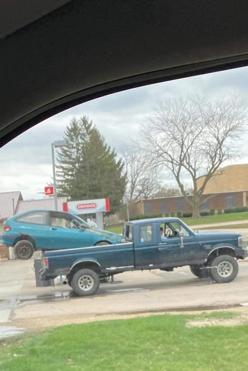 I cAn FiT iT iN tHe BaCk Of My PiCkUp TrUcK. r/regularcarreviews