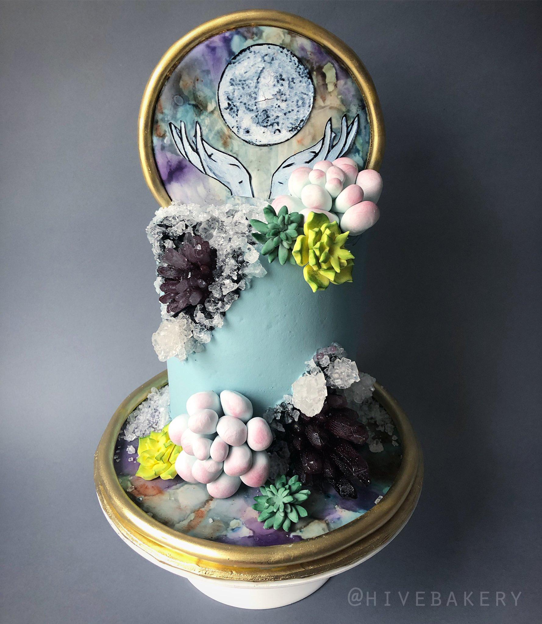 Got a request for a witchy cake! It's my favorite I got to make this