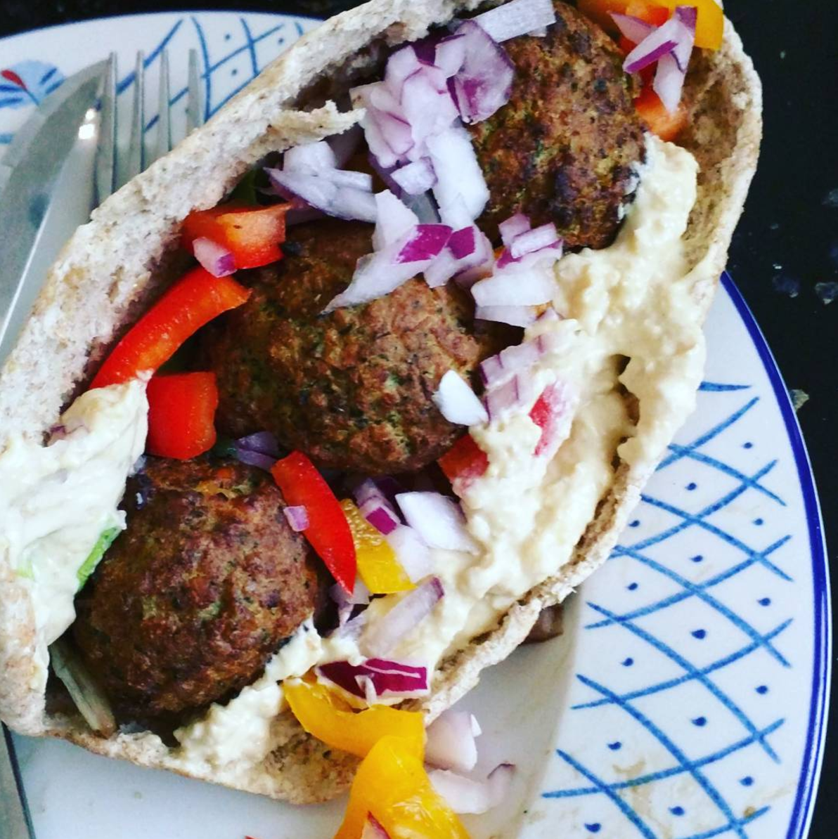 [WDYETD] Simple falafel and hummus pitas r/vegan