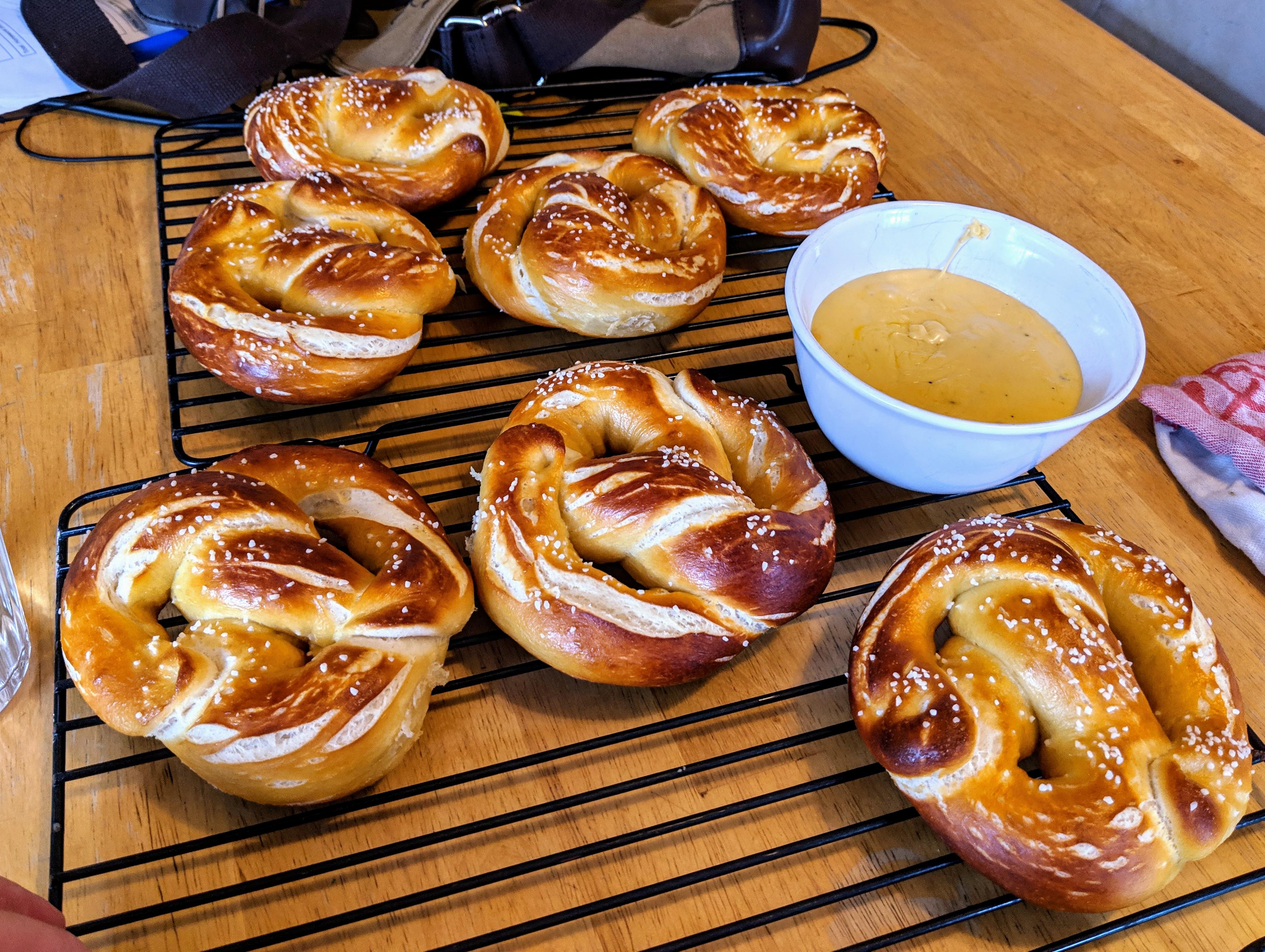 I made some soft pretzels and queso dip for National Pretzel Day! r/FoodPorn