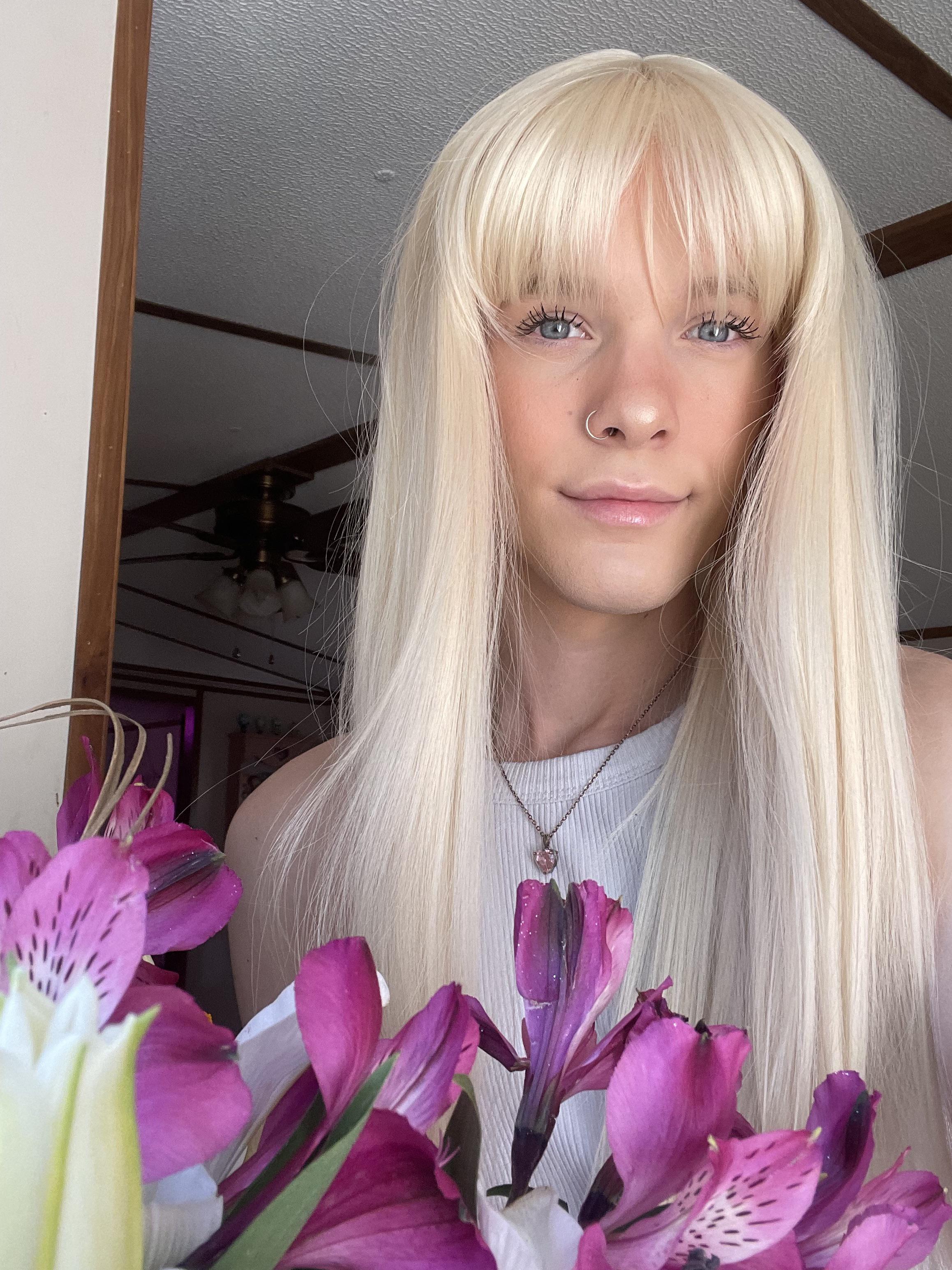 why are my lips so uneven 😐 r/Androgynoushotties