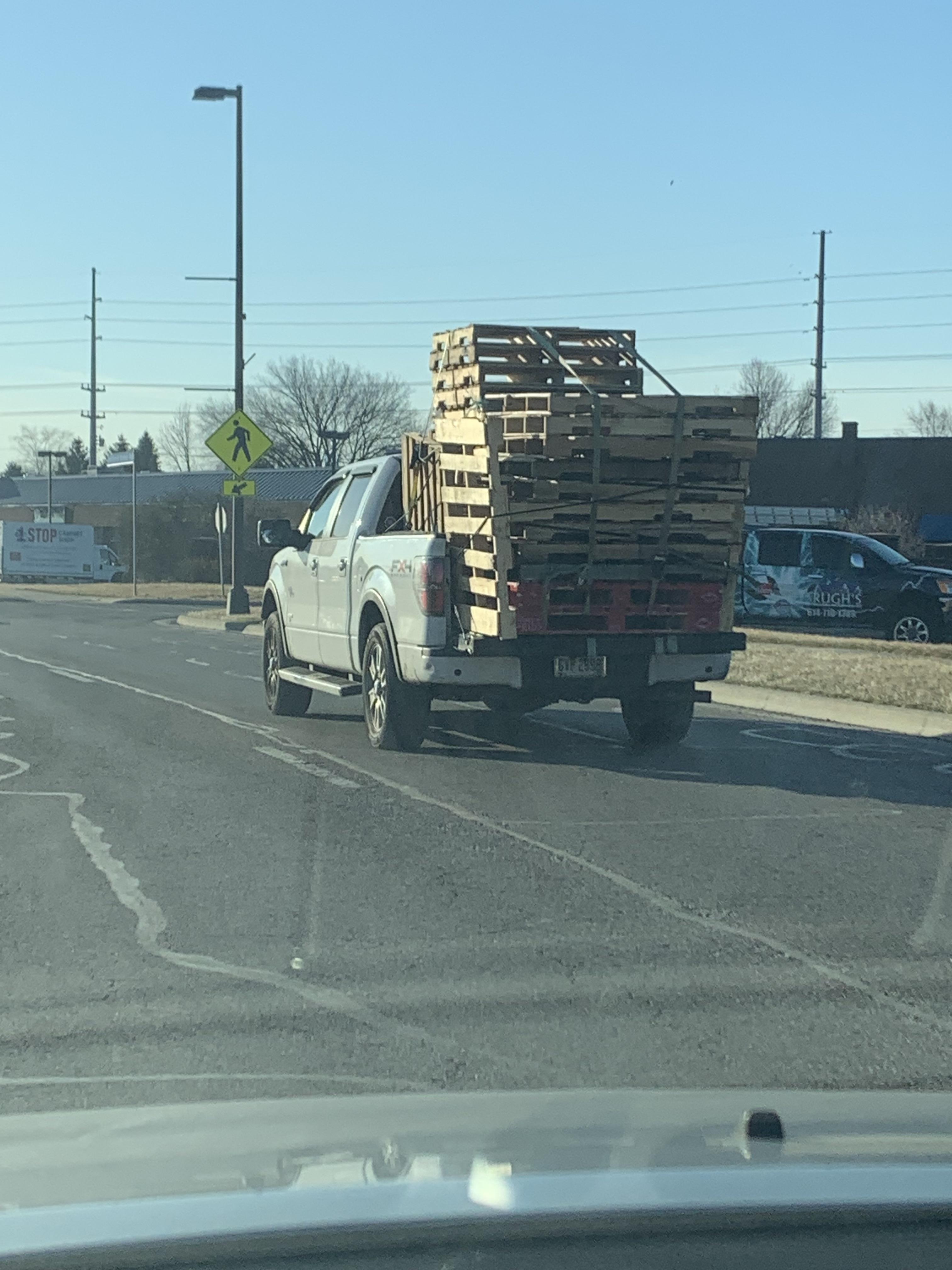 Pallets on an actual truck bed? Amateur hour r/Columbus
