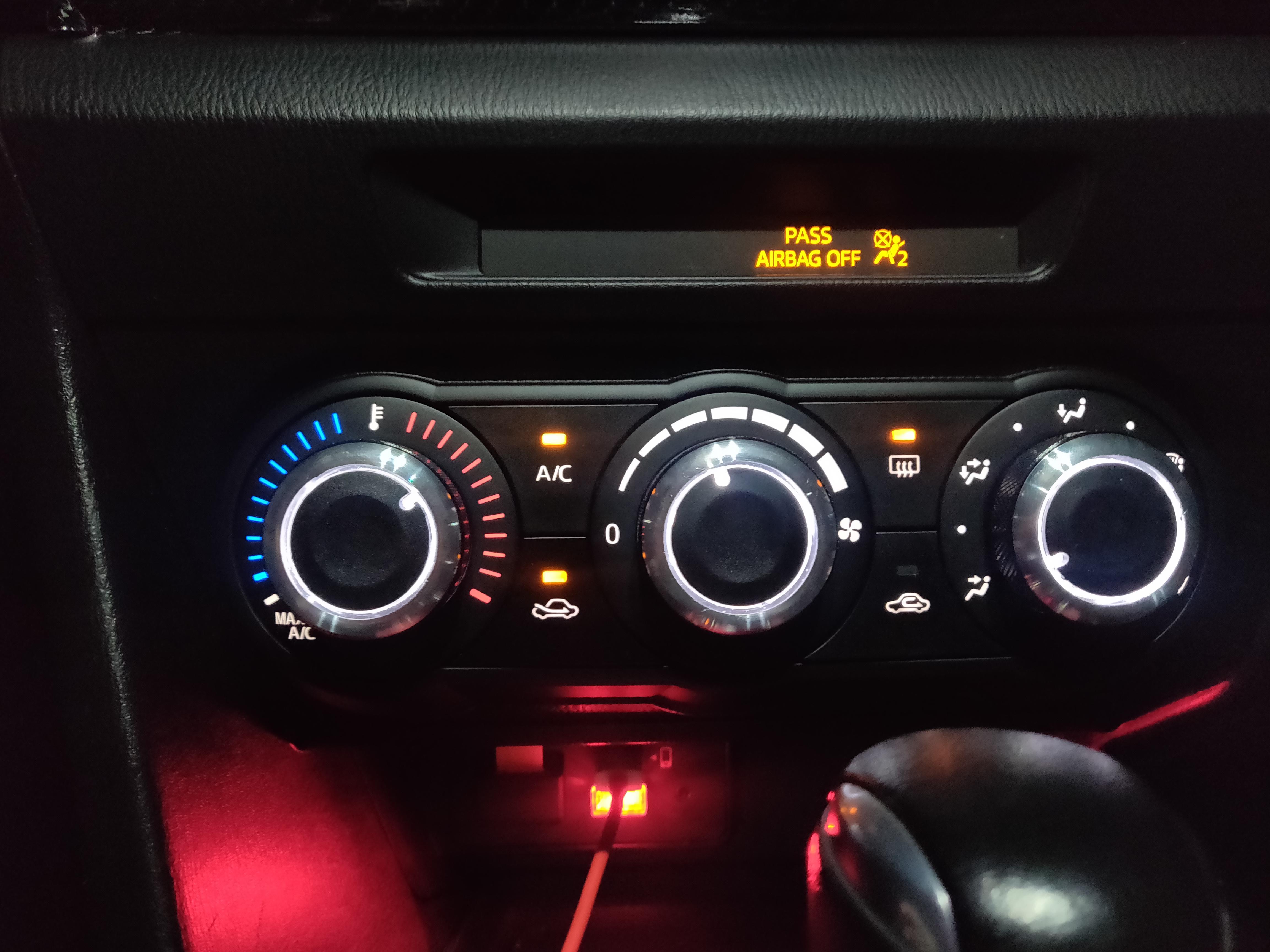 Didn't like how the i touring ac knobs looked, so I replaced them with