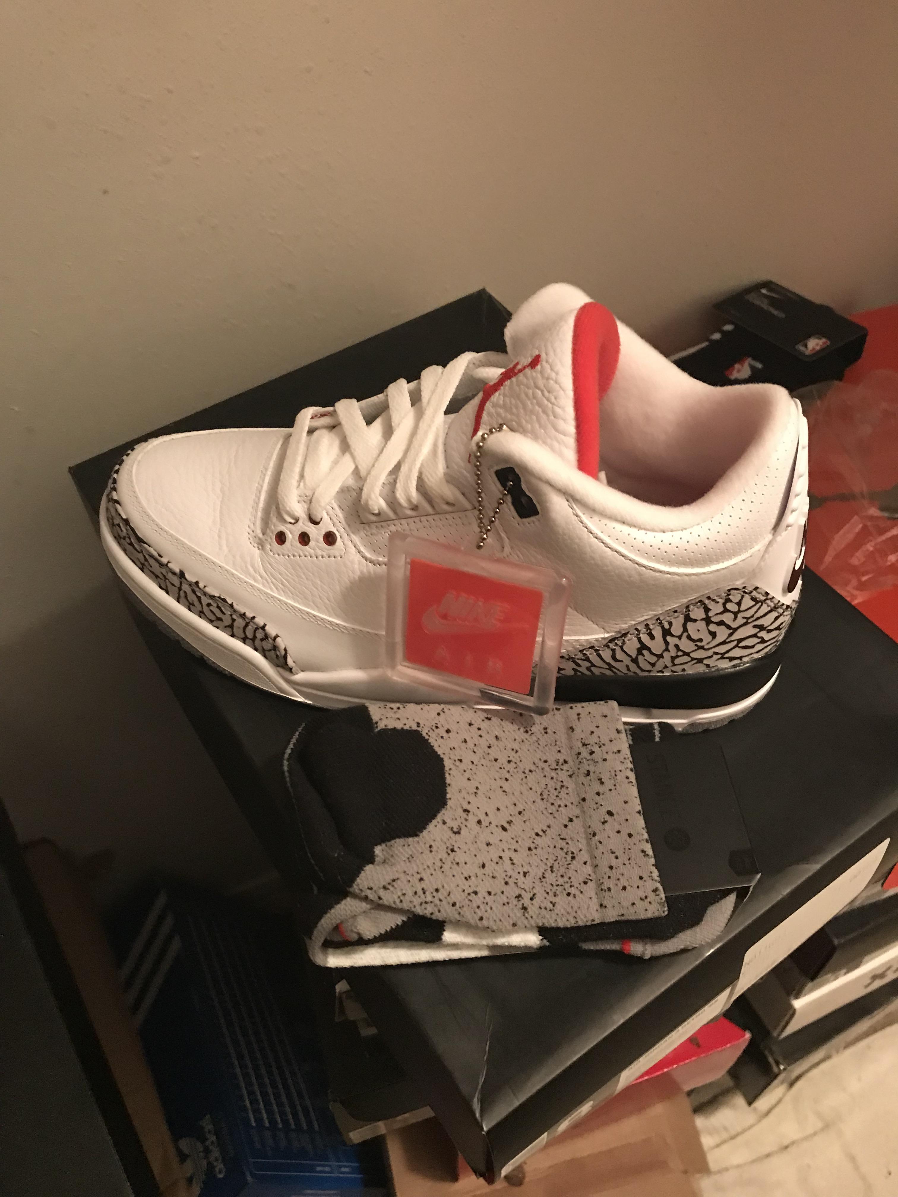 My favorite shoe I kinda wish it had a swoosh on it this morning r