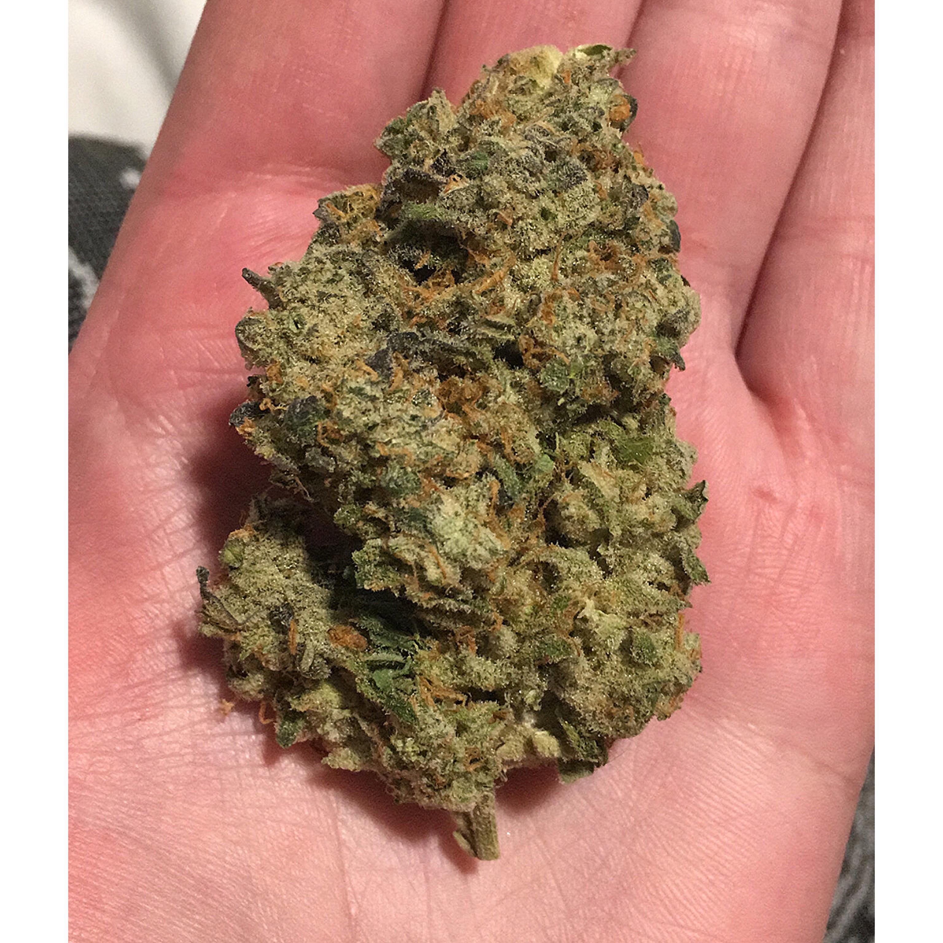 Beautiful nug of banana kush r/weed