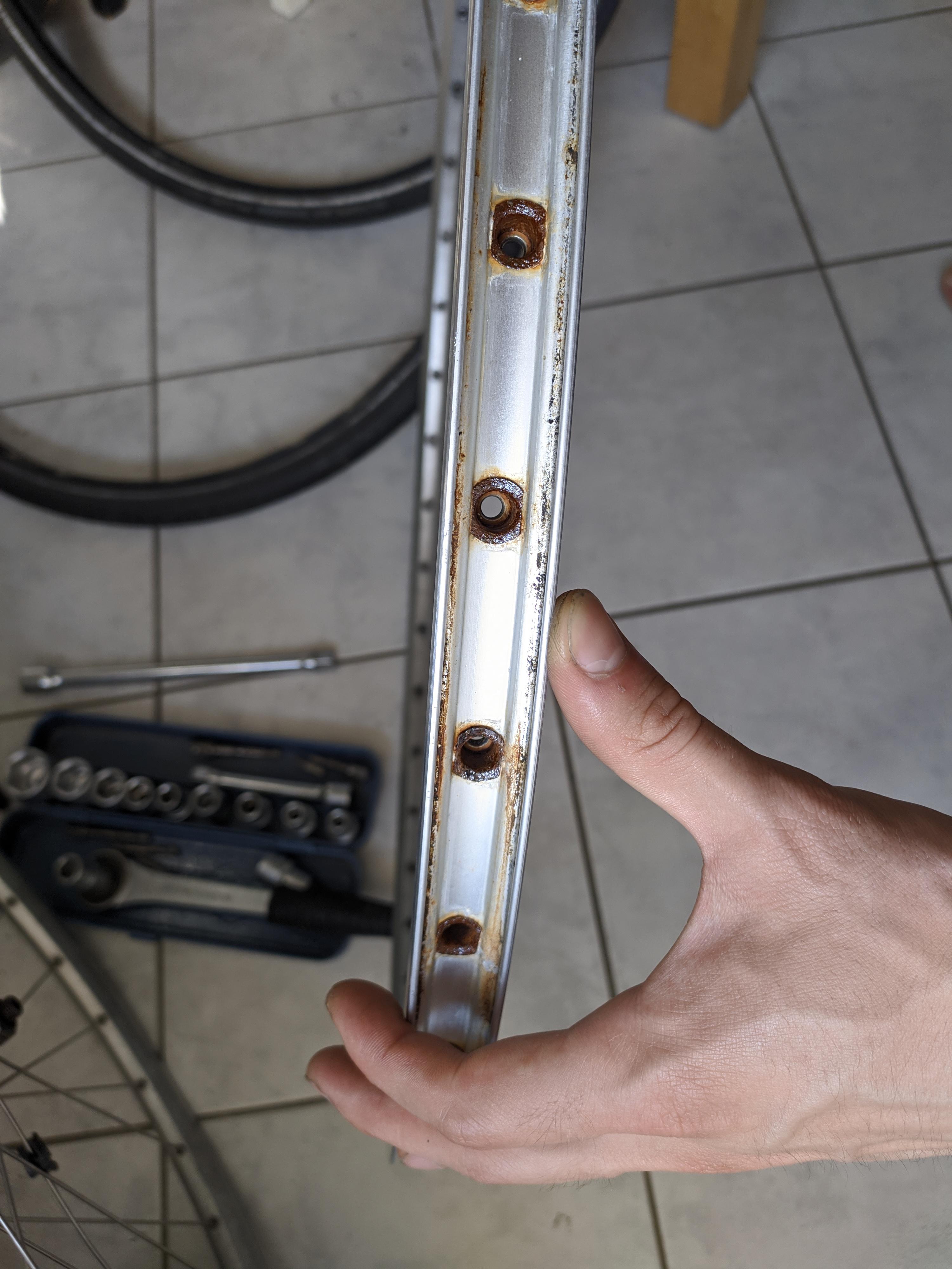 Rust in eyelets can those rims be used safely? r/bikewrench