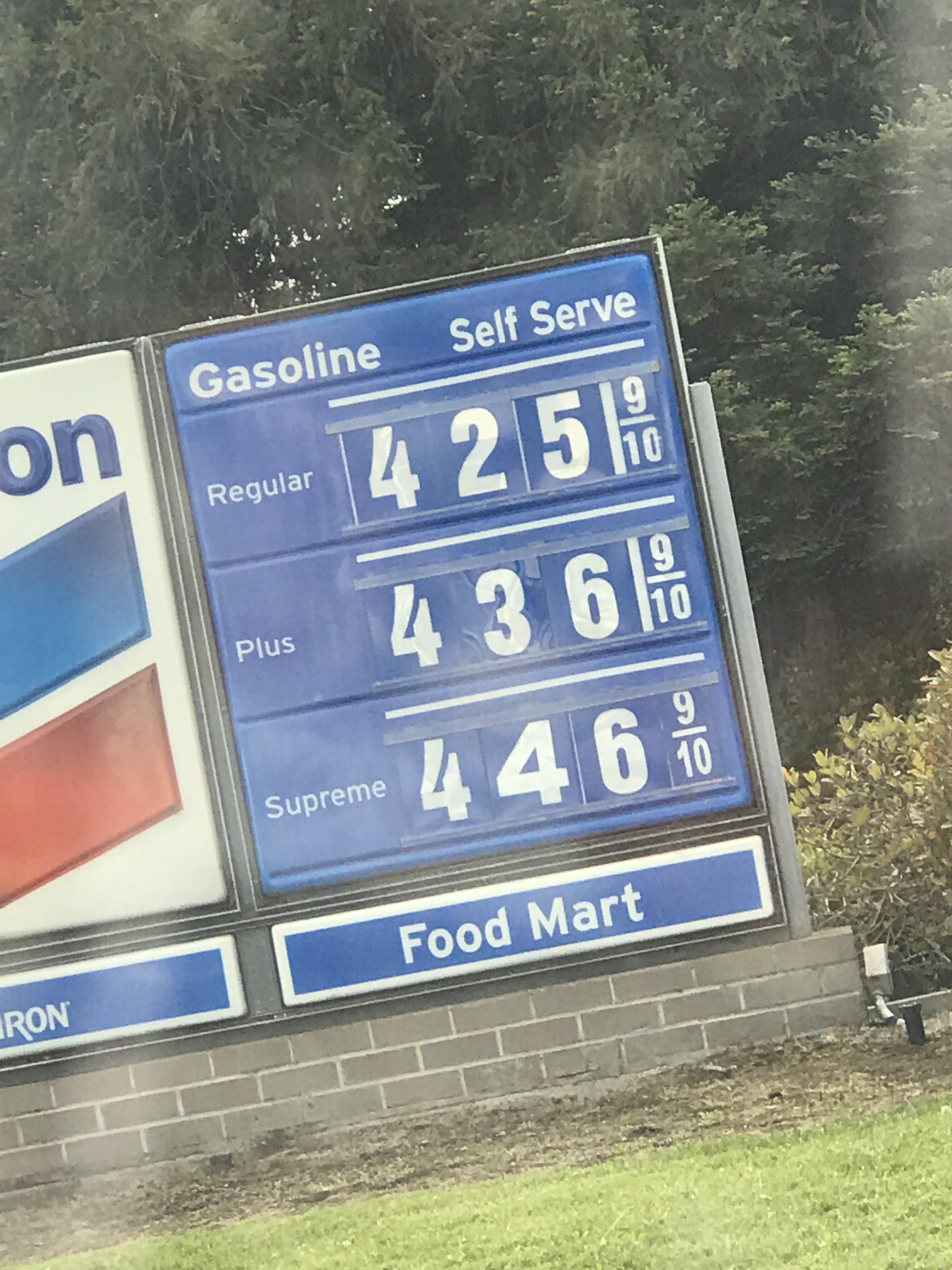 This gas station used different fonts for the 4s on the Supreme gas