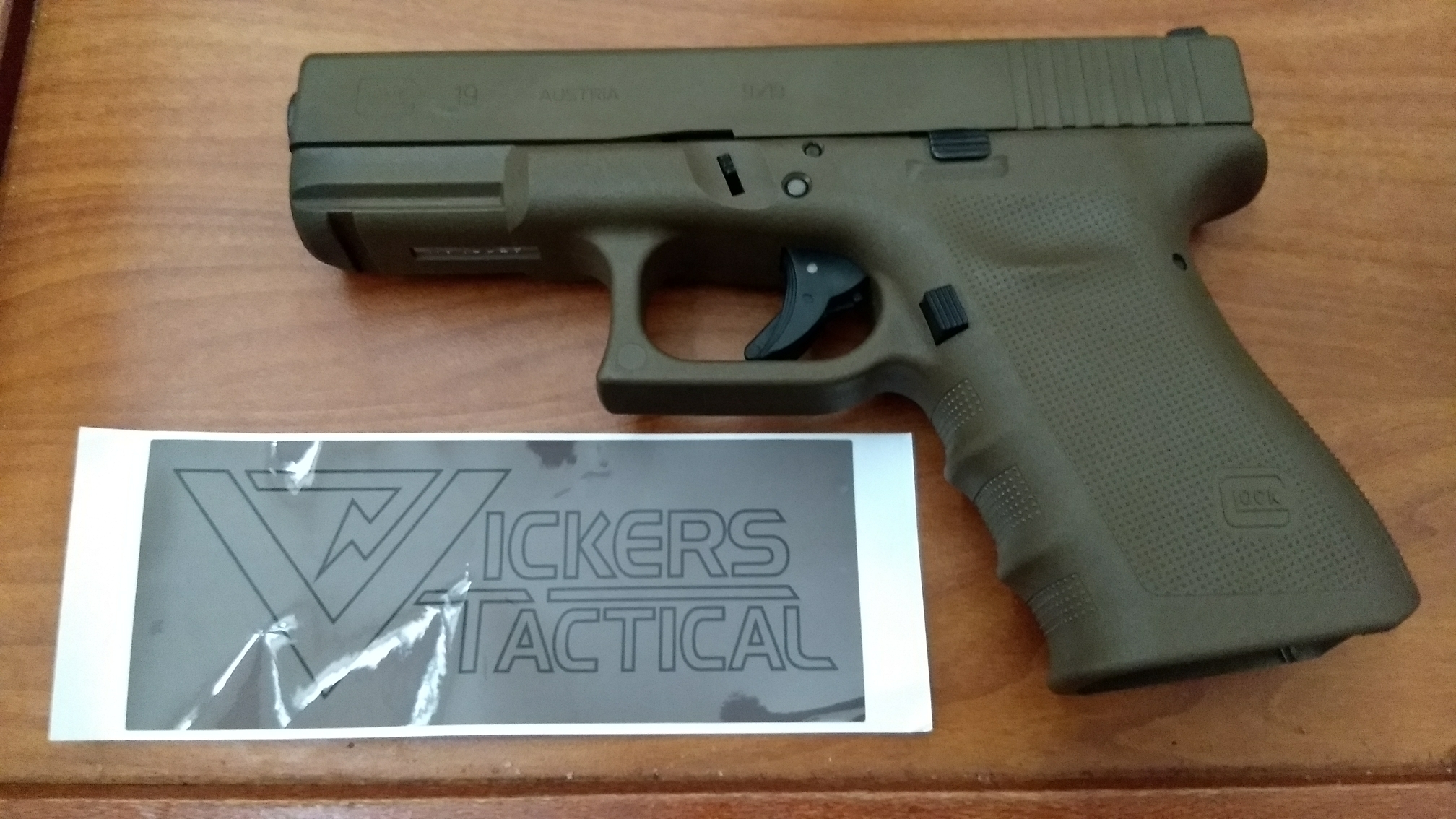 Lipsey's Vickers Glock 19 RTF2 in FDE r/Glocks