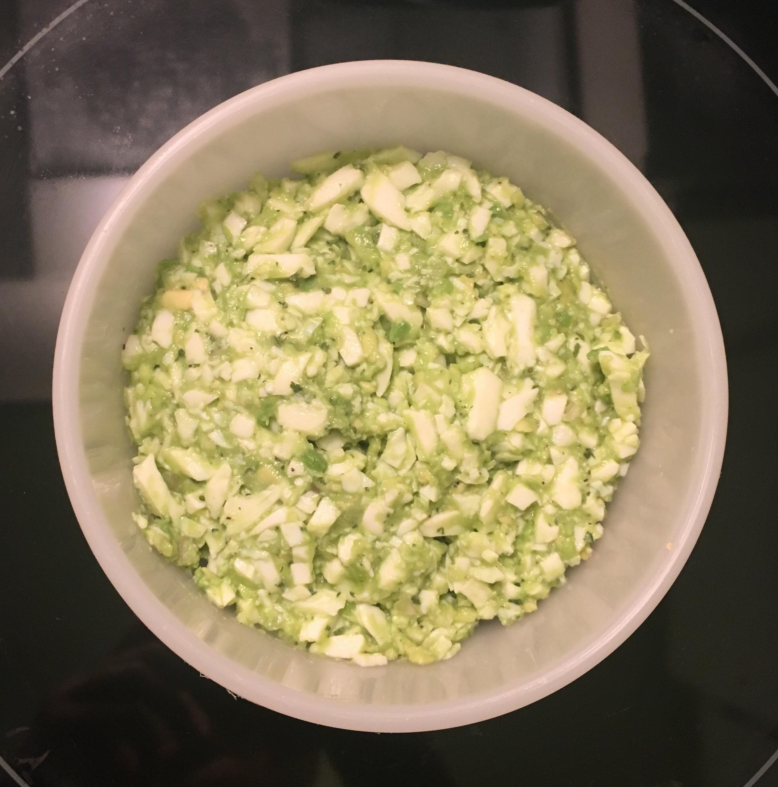 Egg white avocado salad huge portion for just 292 calories