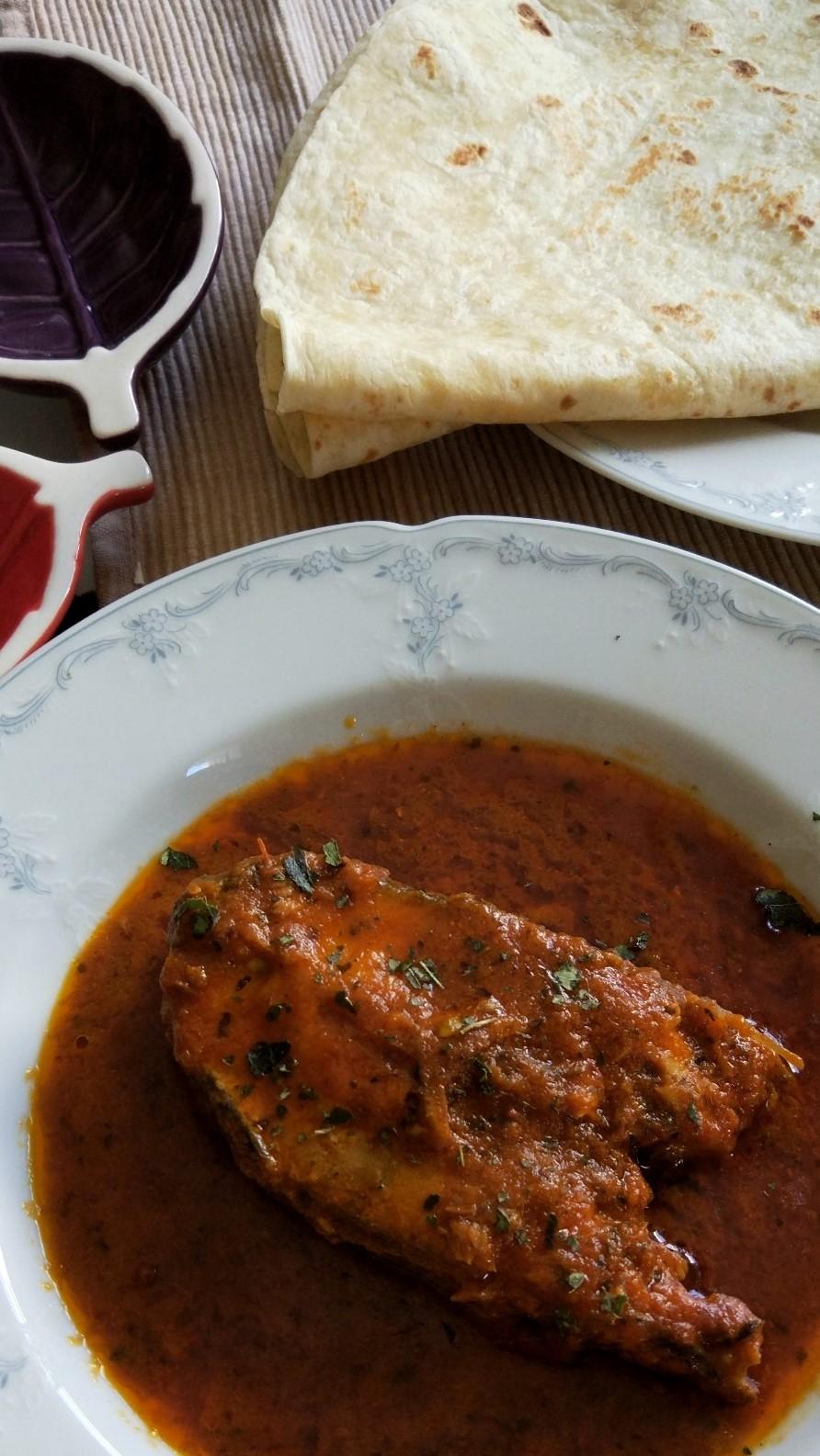 [Homemade] Tilapia in Bengali curry r/food