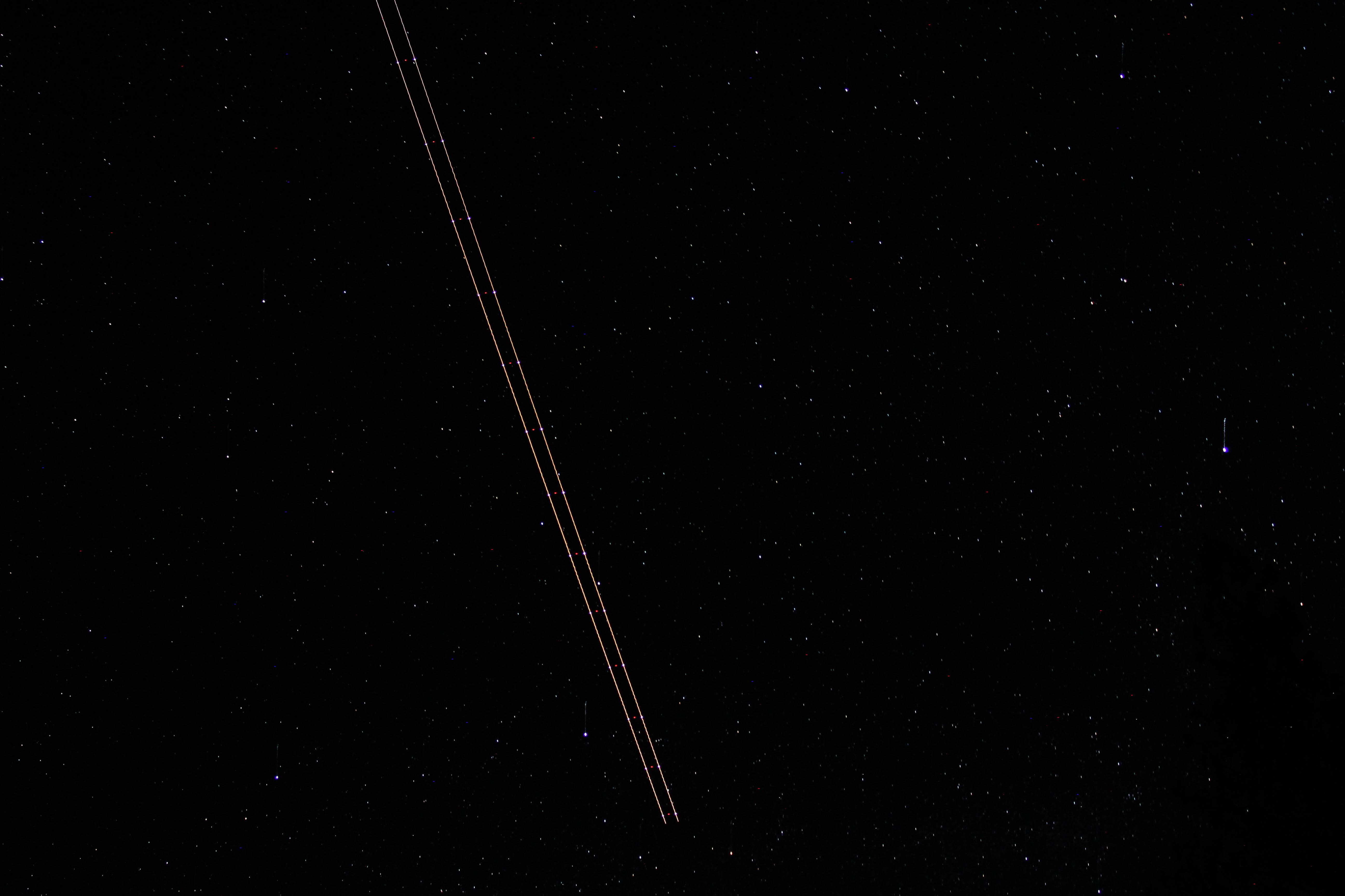 Plane Streaking Over Pollock Pines, CA [5184×3456] 20" f/5.6 iso