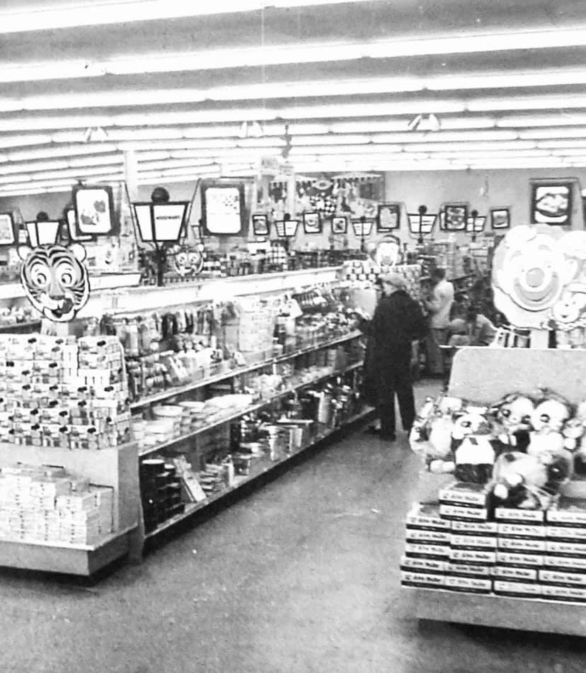Food Circus in Middletown on Rt 35 Mid‘50’s. Current home to Circus