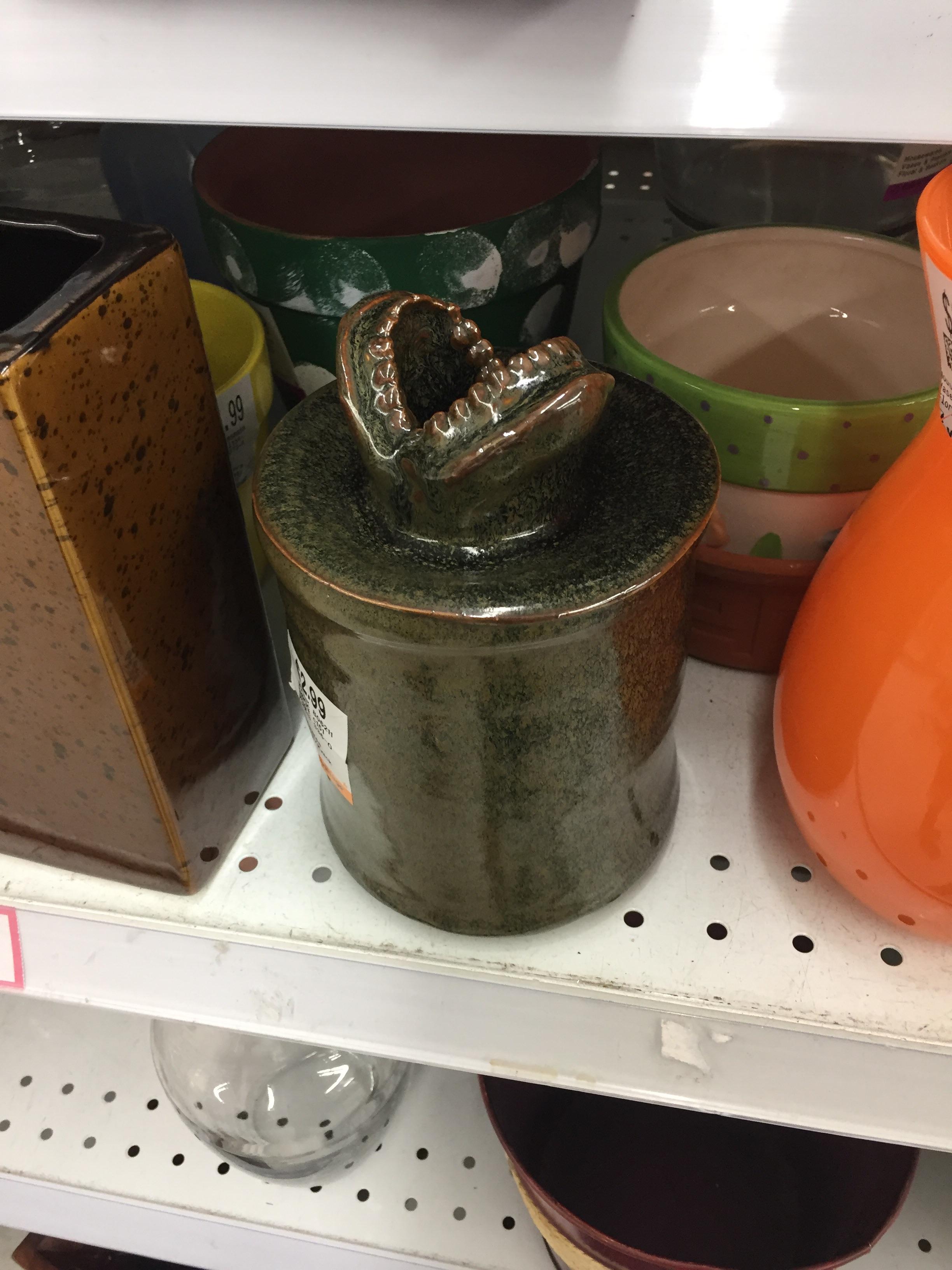 What a nice vase.. r/WTFgaragesale