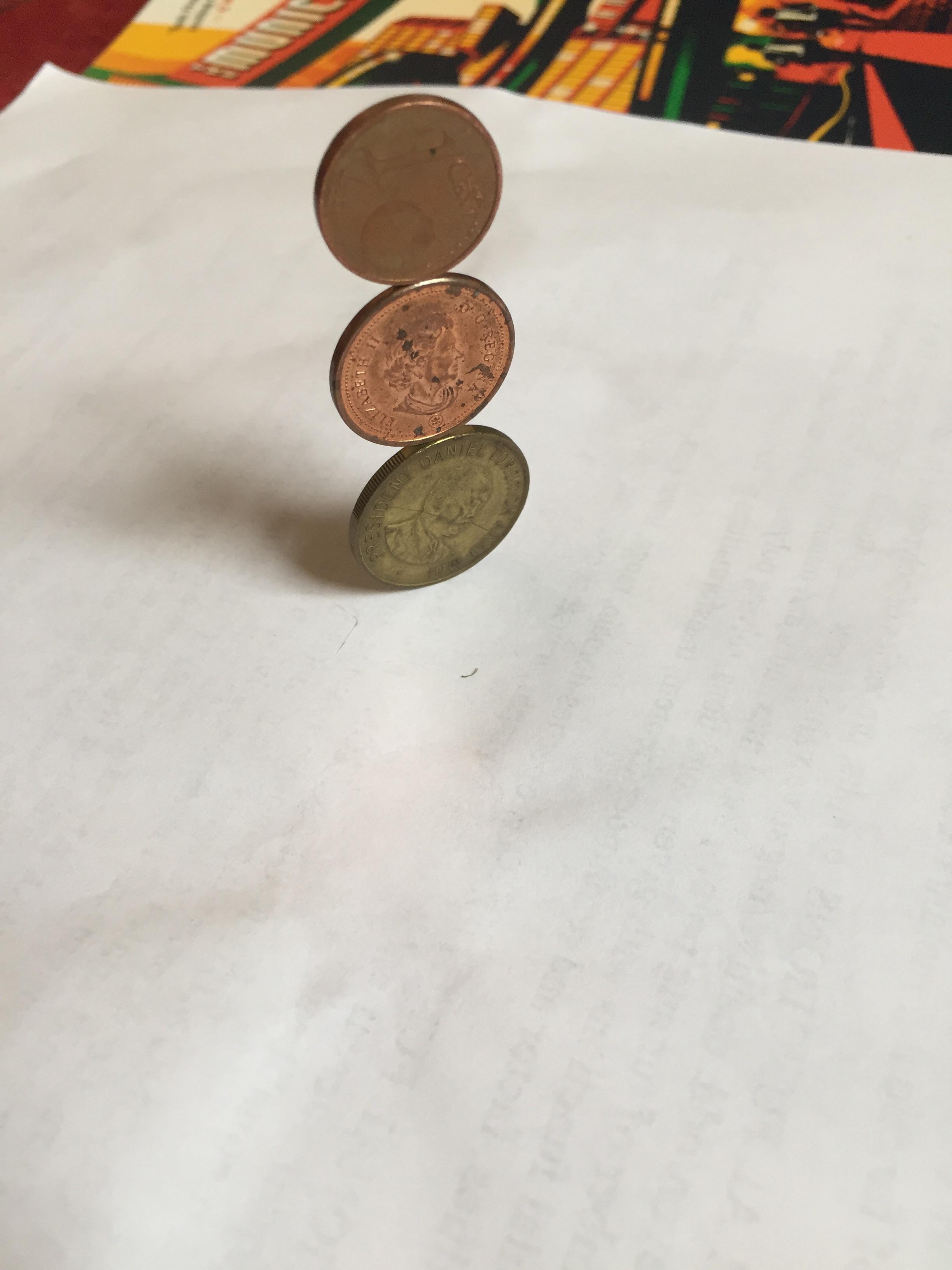Balancing three coins on top of each other r/mildlyinteresting