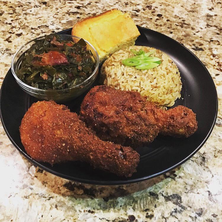 Fried chicken, collard greens, dirty rice, and cornbread. r/FoodPorn