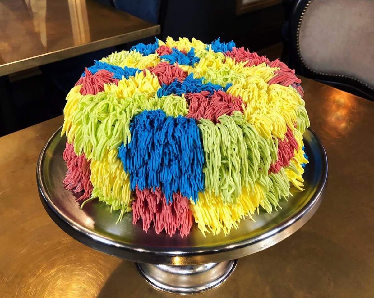 I'm obsessed with this new cake decorating technique. Shag Rug Cake! 🤩🤩
