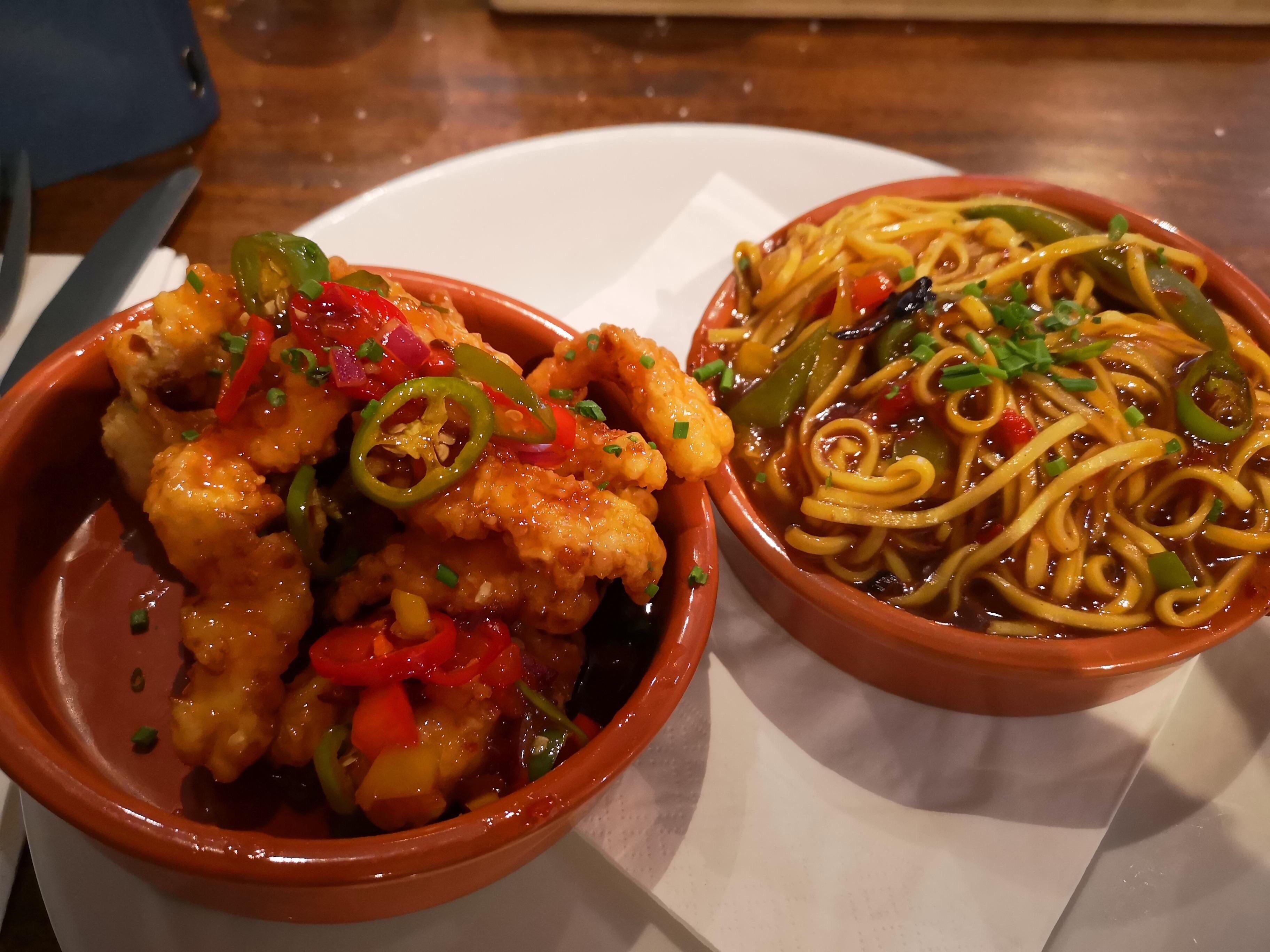 [I ate] Salt and chilli chicken with hoisin sauce noodles tapas r/food