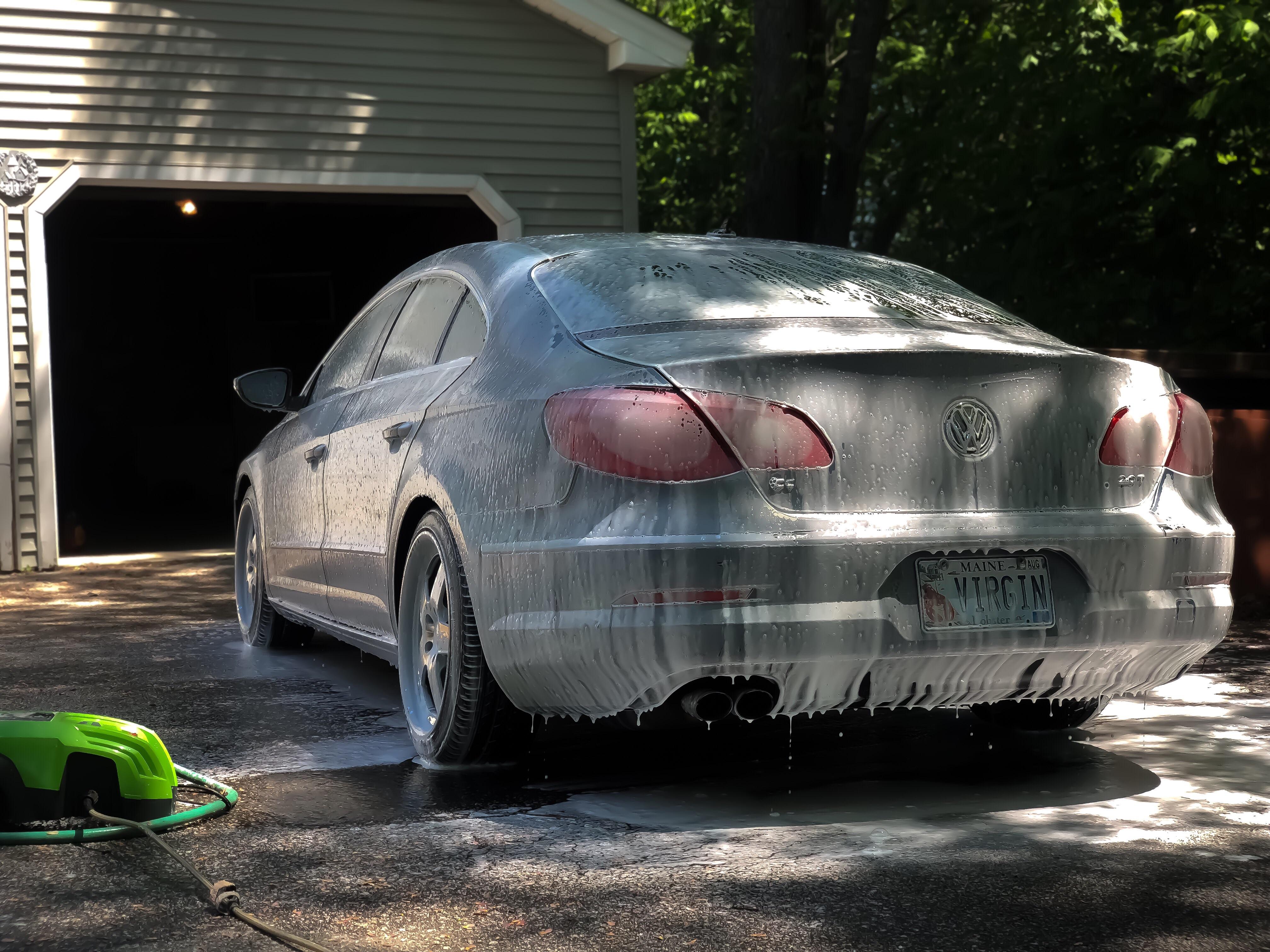 It rained yesterday, guess I get to wash her again! 🤤 r/Volkswagen