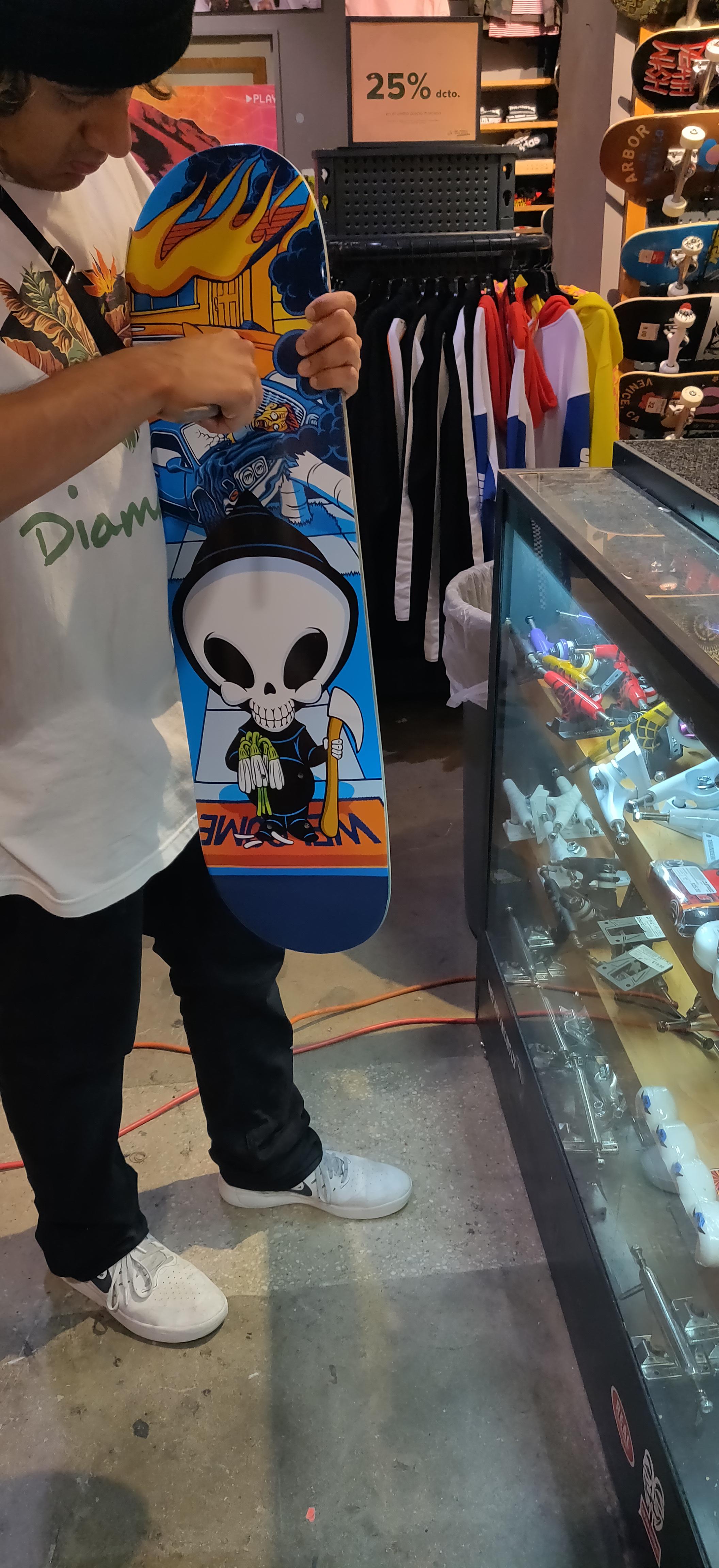 Hey guys so I returned that kryptonic skateboard went to Zumiez and picked up my very first