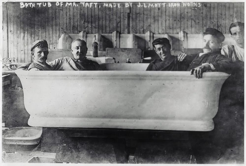 William Howard Taft's White House bathtub, 1909 r/pics