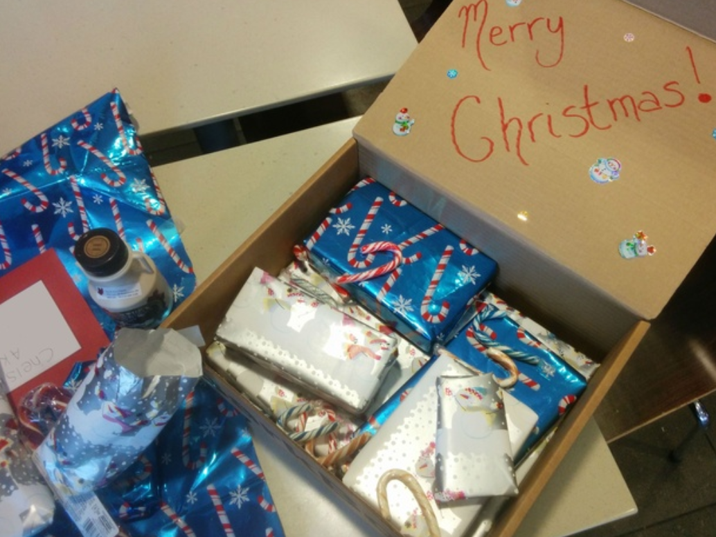 Reddit Christmas 2023 Gifts 25 Days of Reddit Gifts! Day 13/25 I JUST MET SANTA, Y'ALL!! secretsanta