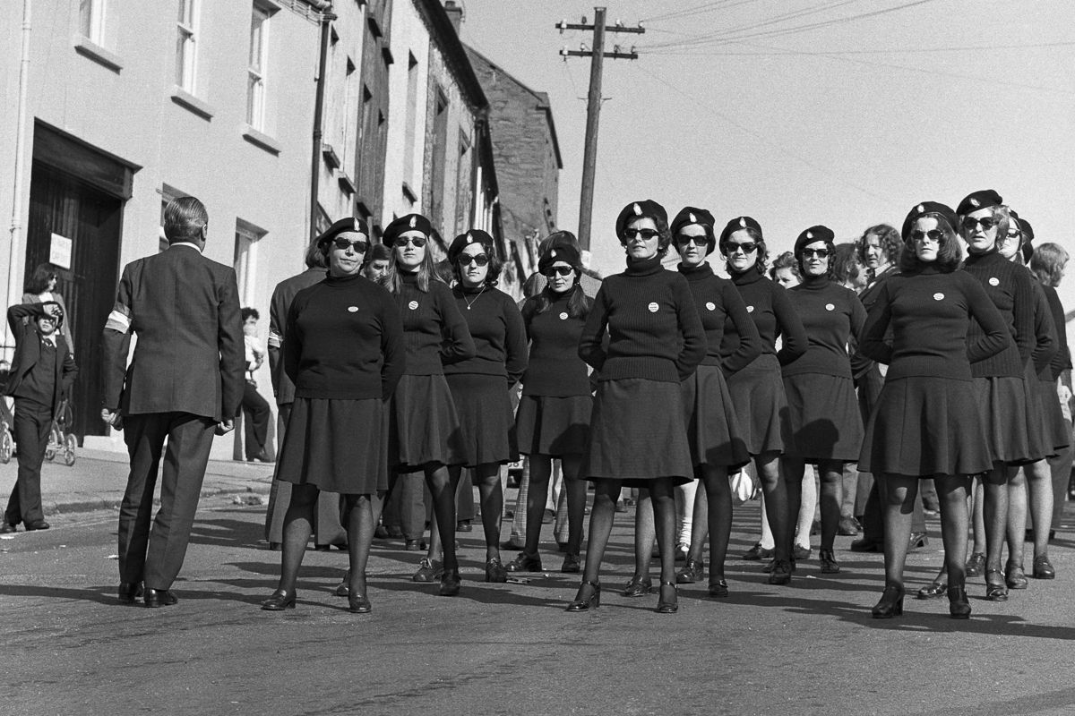 Women of the IRA during The Troubles in Northern Ireland (1974) r