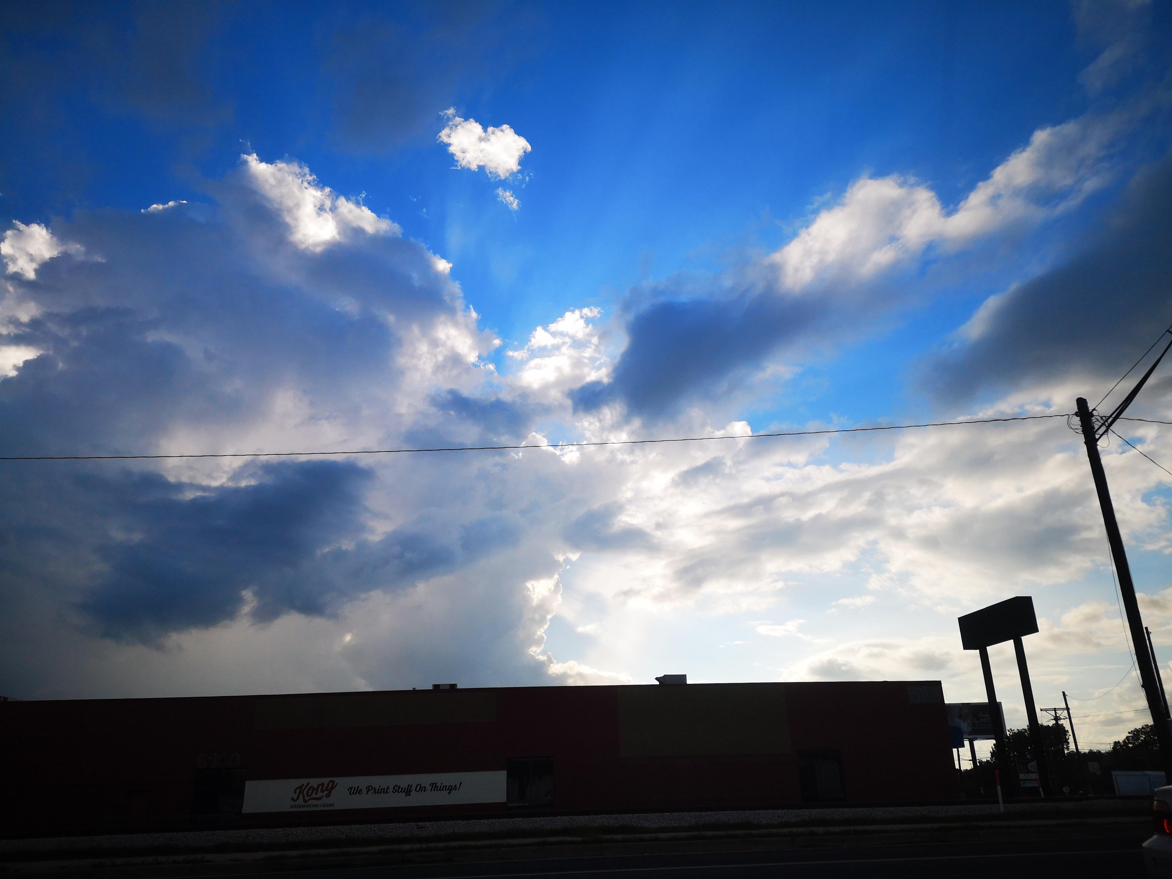 The sky right now r/mildlyinteresting