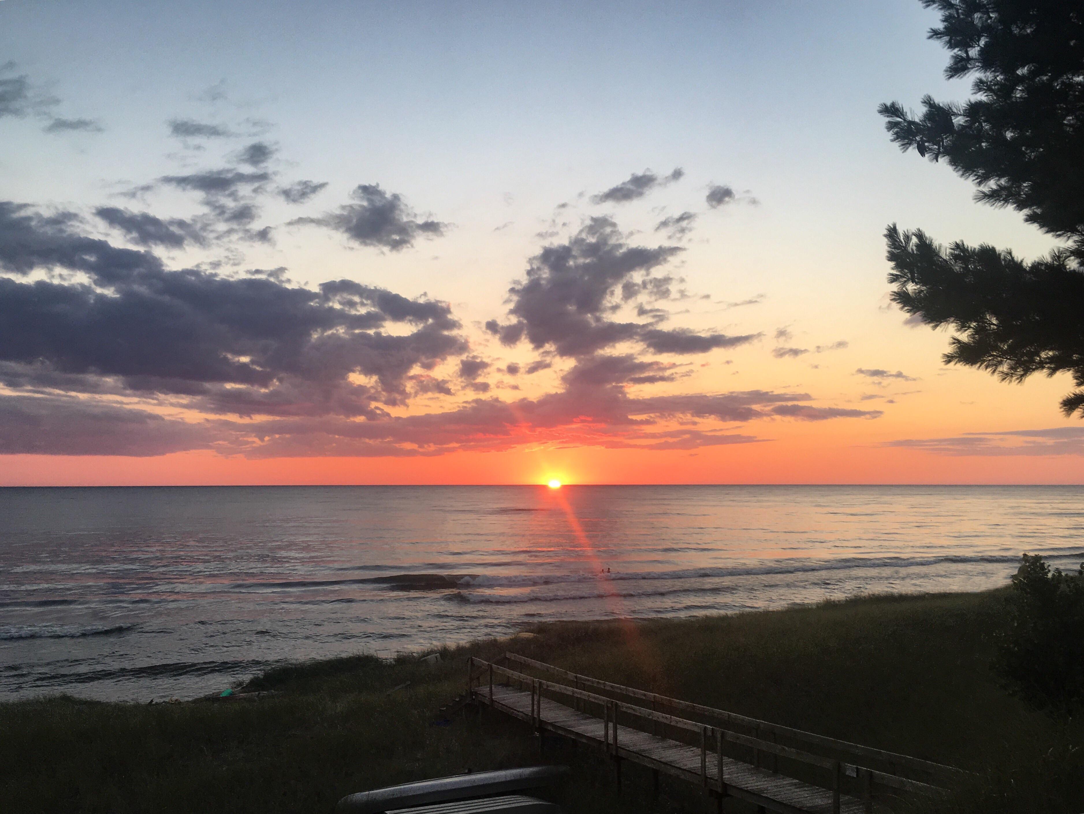 Sunset over Lake Michigan Grand Haven, Michigan, USA [OC] [3754 ×