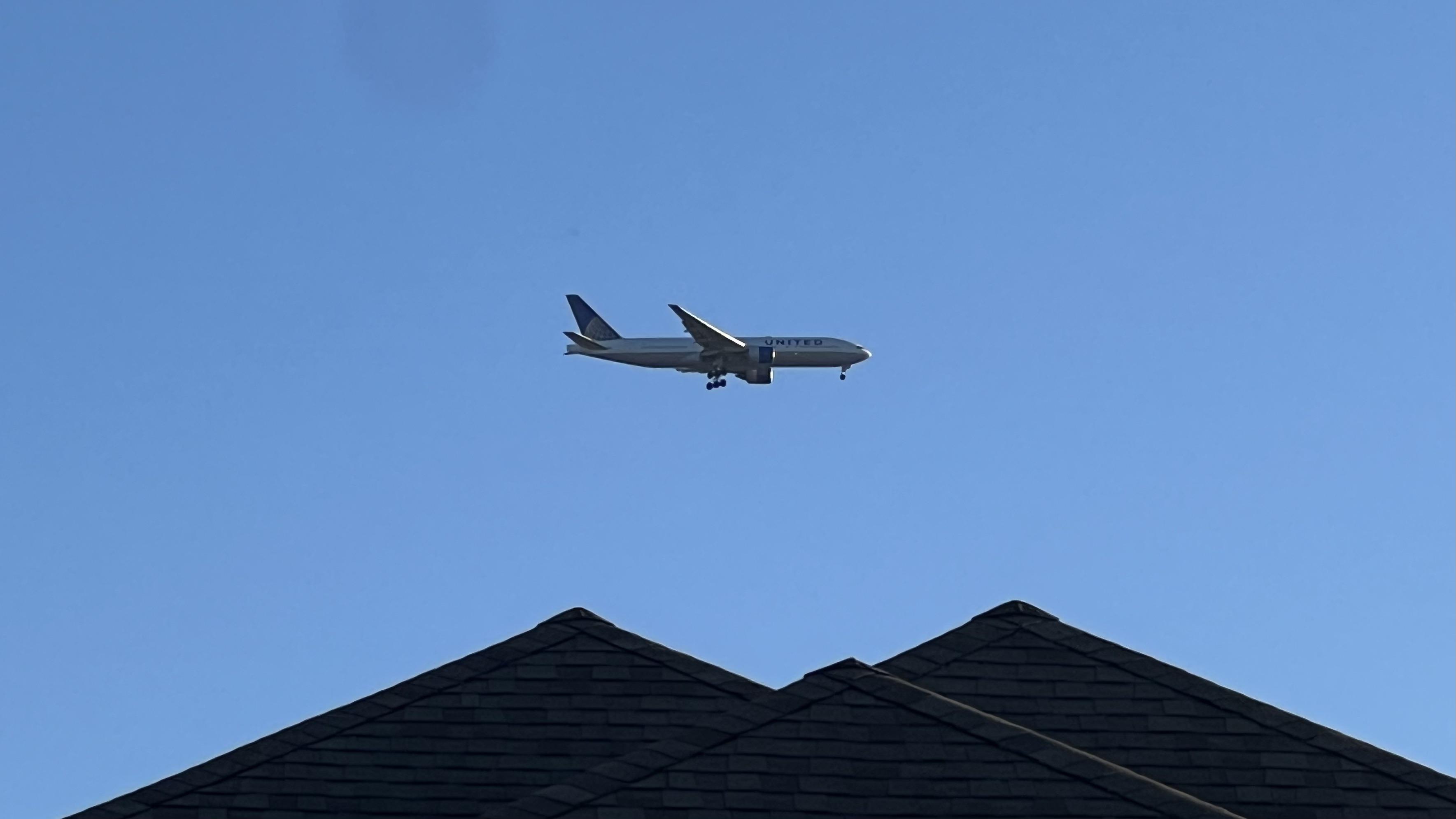 Caught the Chiefs flying into KCI in their United Boeing 777 about 10