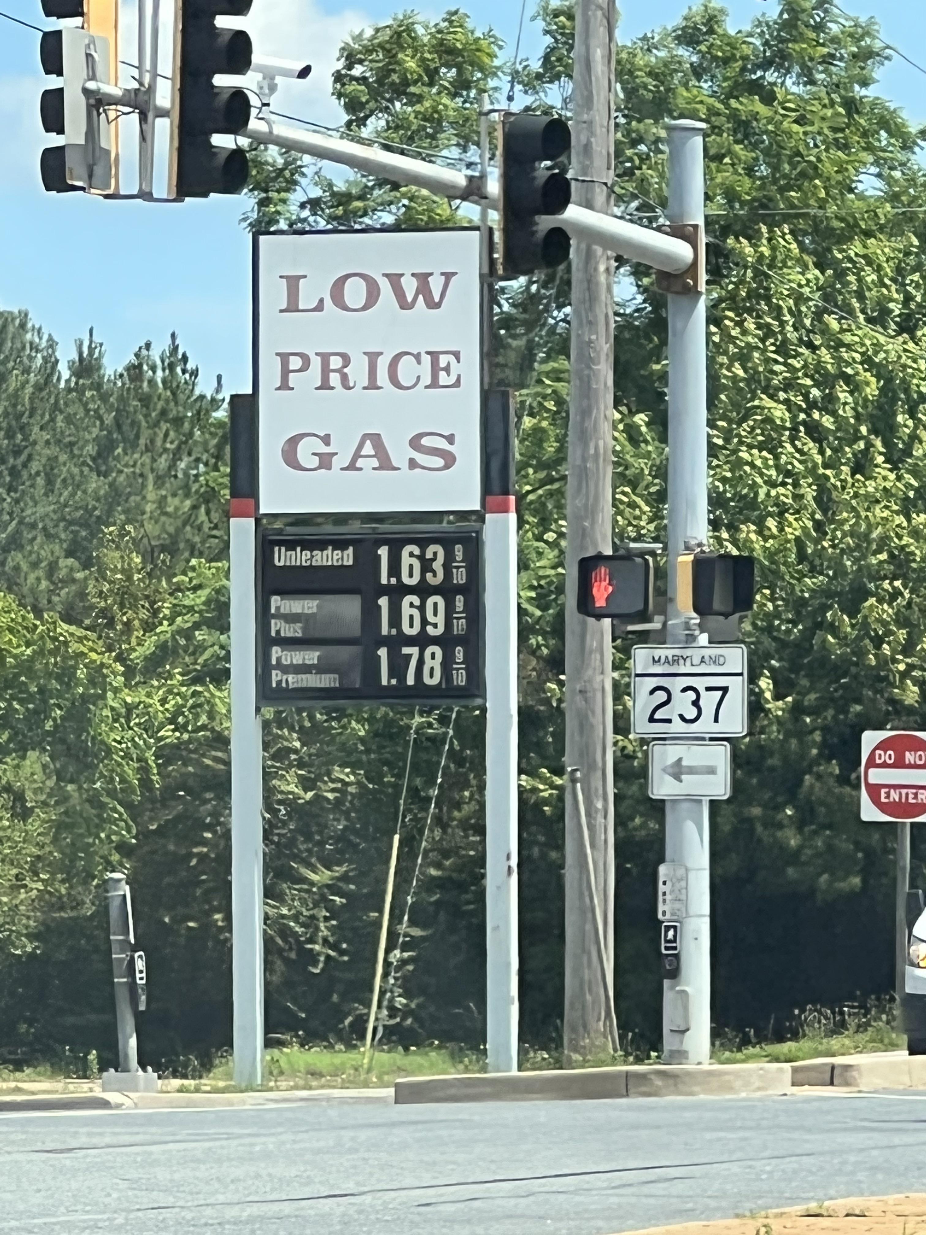 Abandoned Gas Station in Southern MD (at least 10+ yrs) r/AbandonedPorn