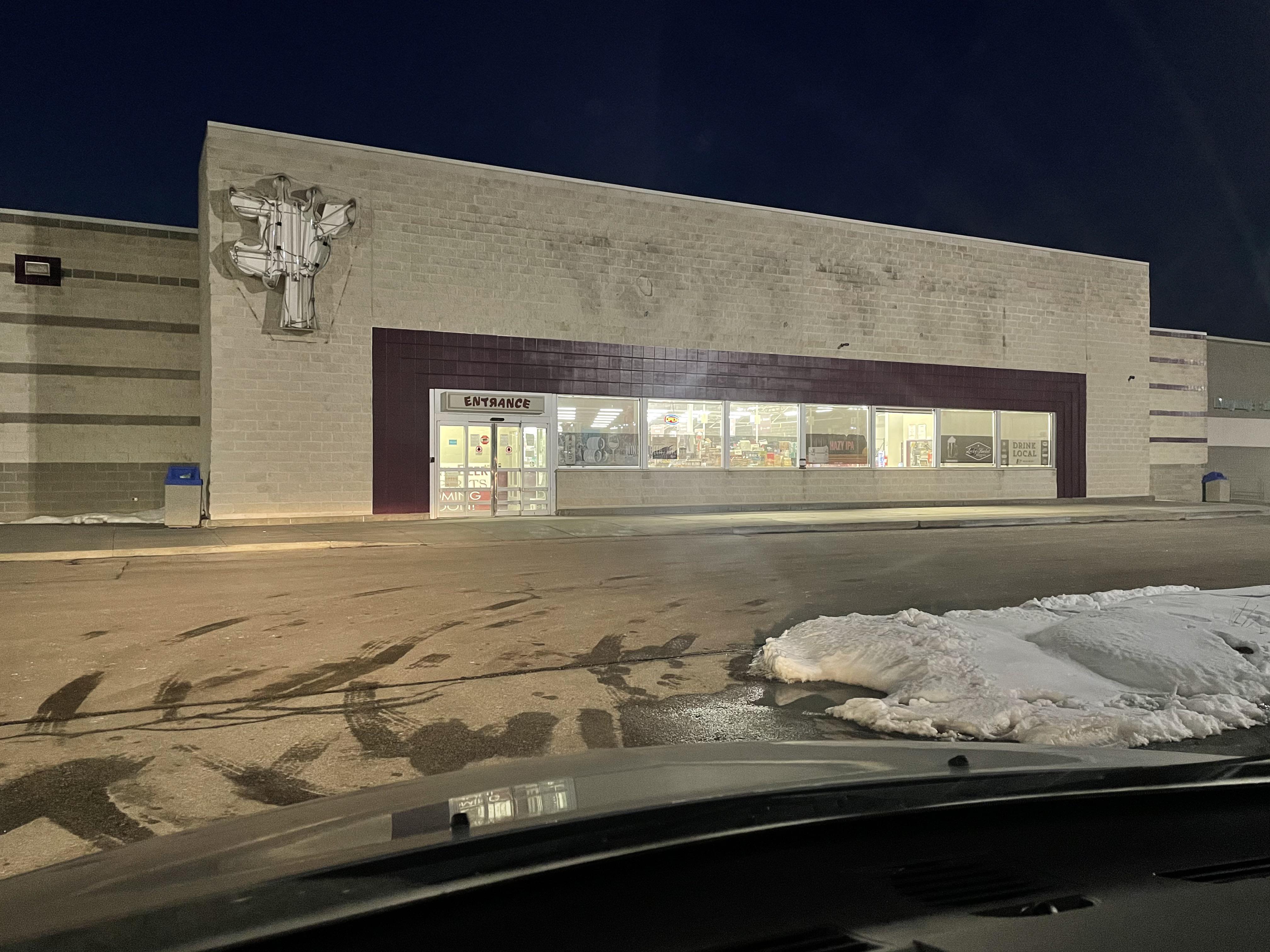 Toys R Us turned liquor store r/LiminalSpace