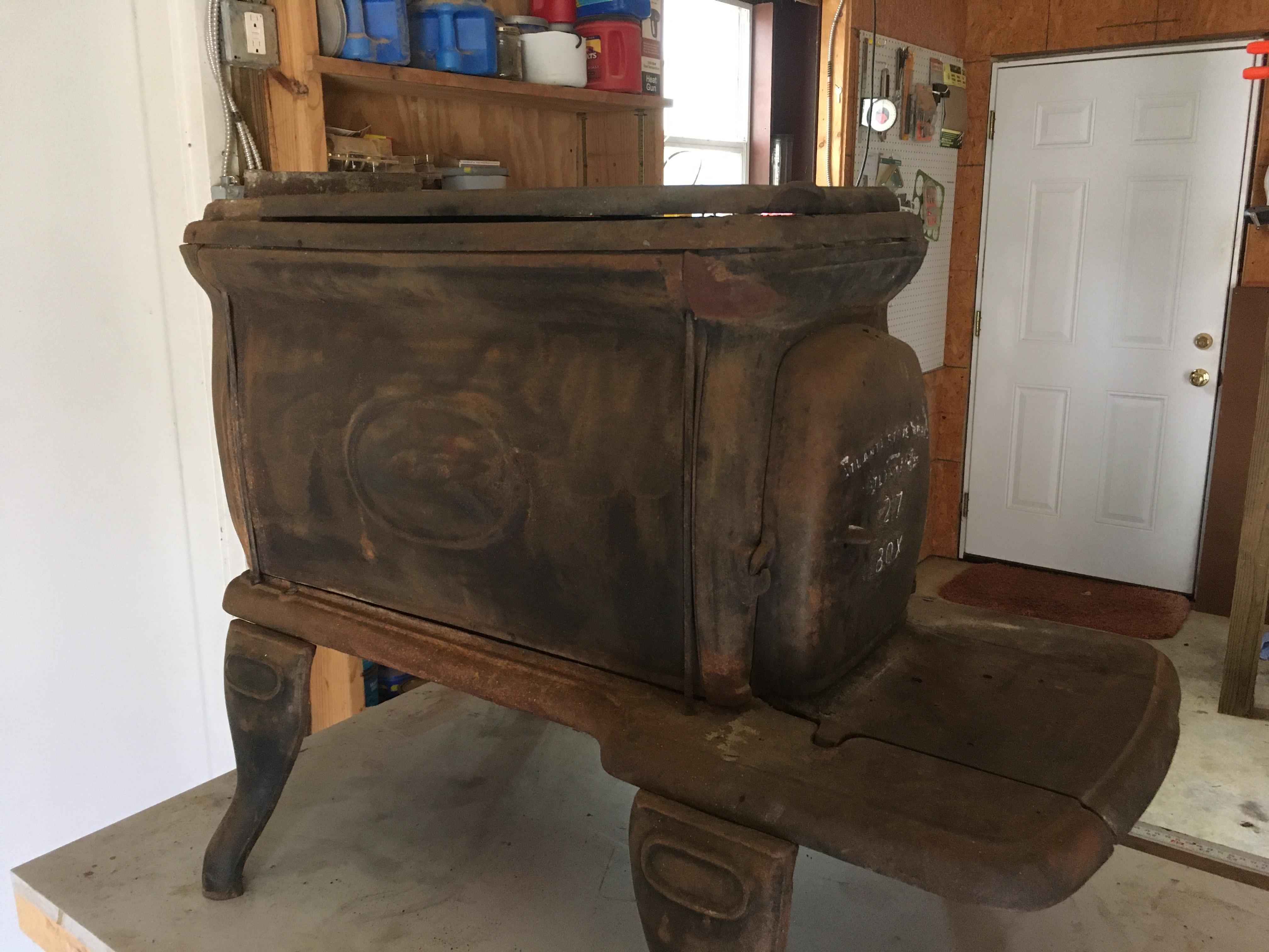 Me and my old man found this 100 year old woodburning stove, so we’re gonna restore it r/vintage