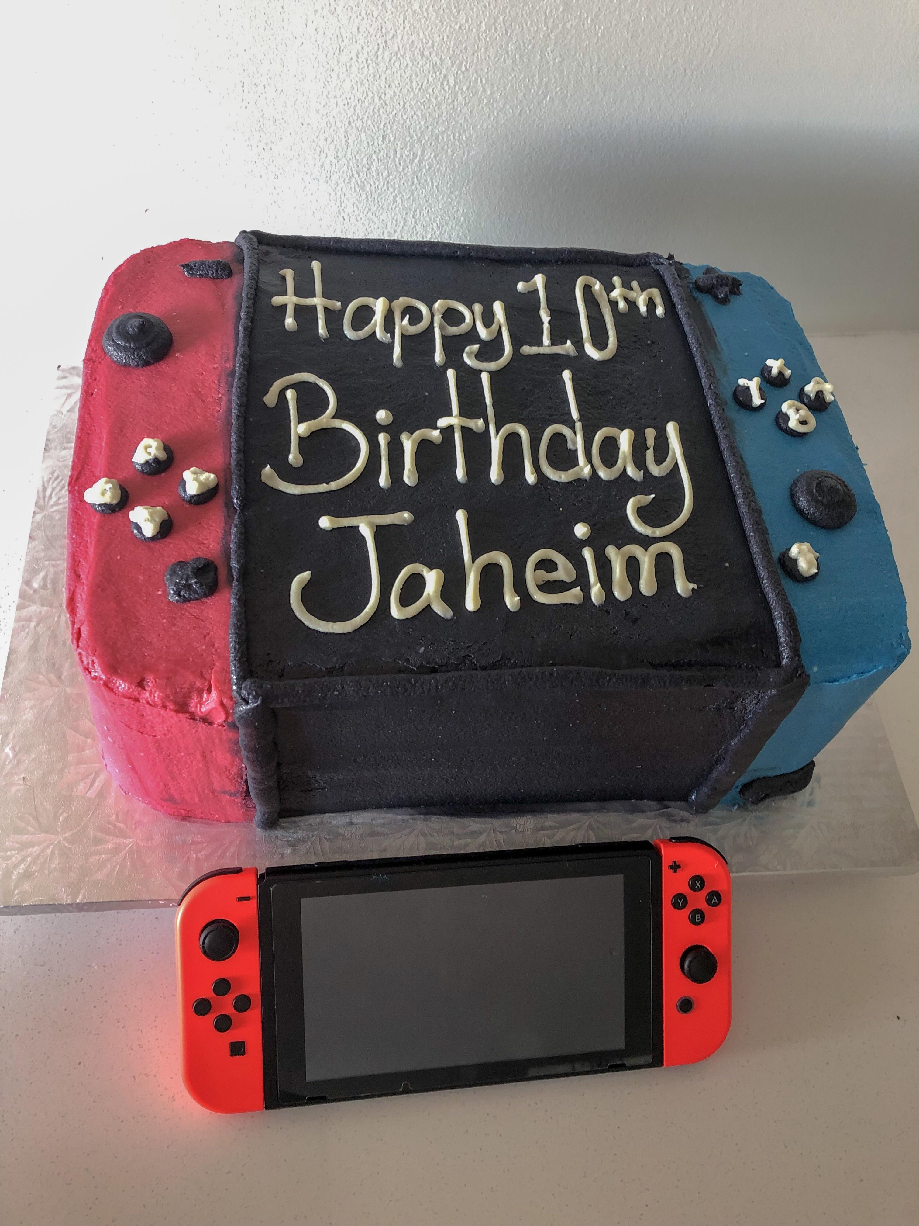 [Homemade] Nintendo Switch cake! Cookies and cream cake with cream