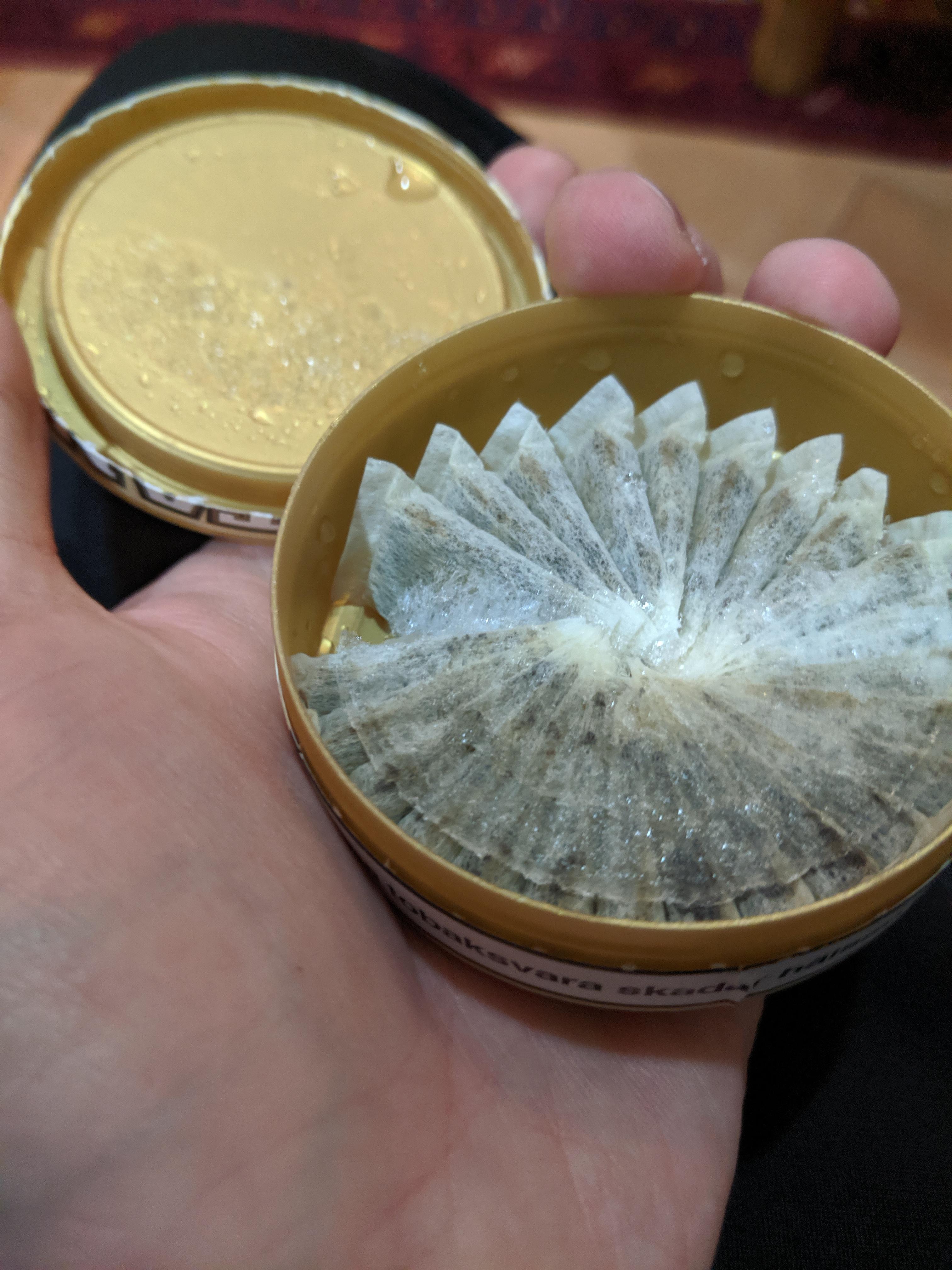 I put a roll of snus in two freezer bags, left it in the freezer for a