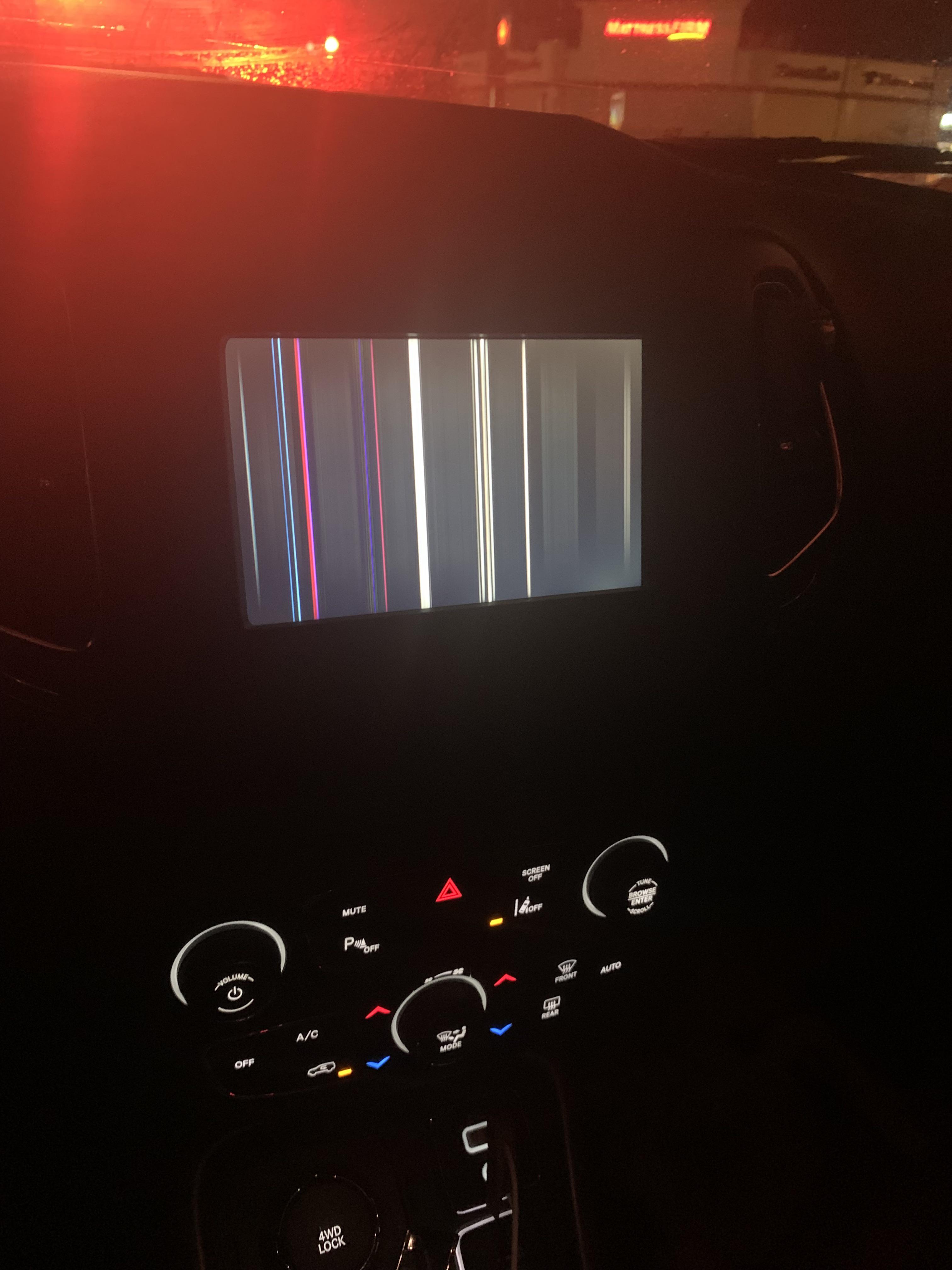 Has anyone’s 2018 Compass had this problem? Can still hear music, phone