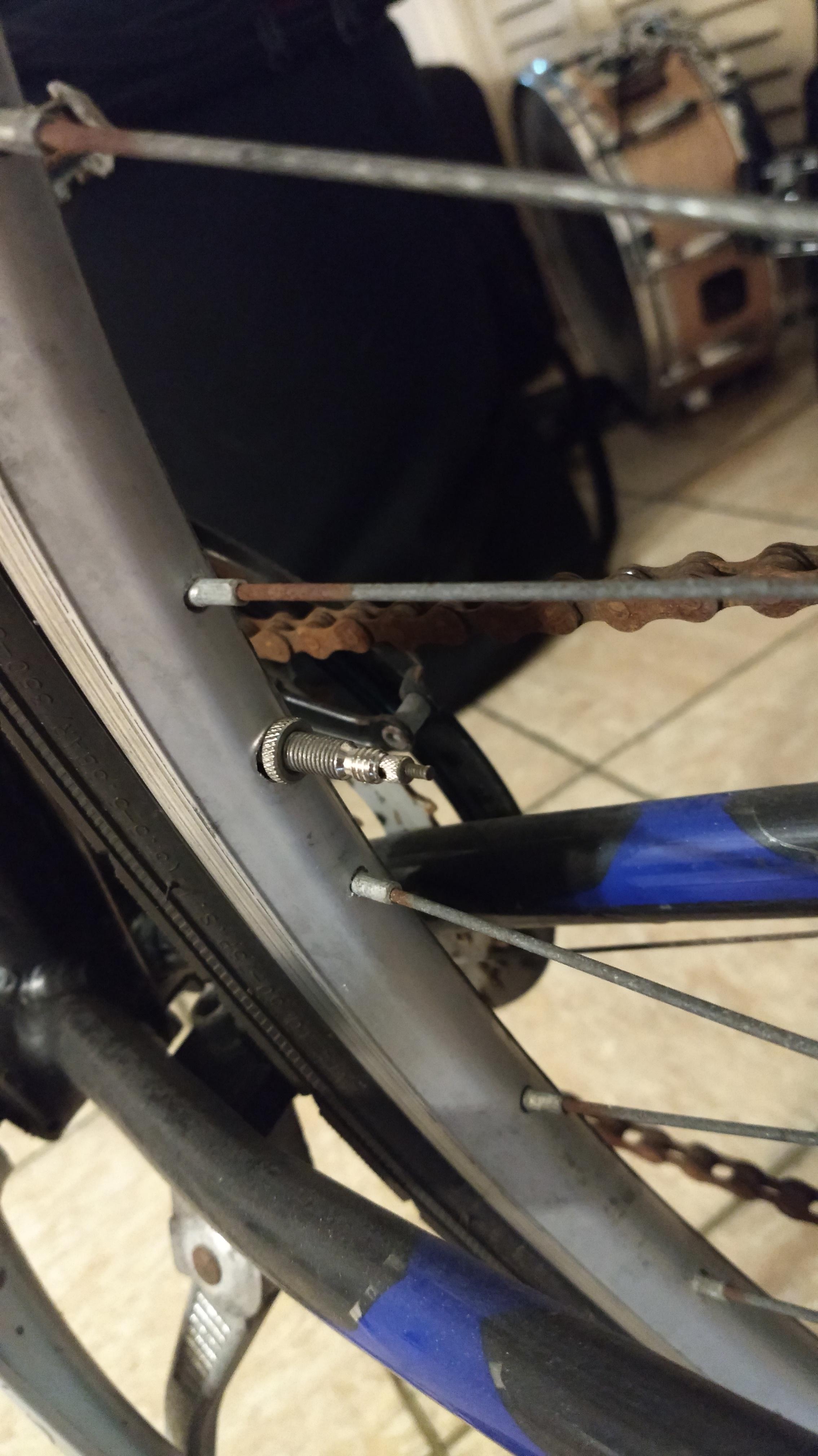 I got a free bike! But... the tire is flat and I have no idea how to