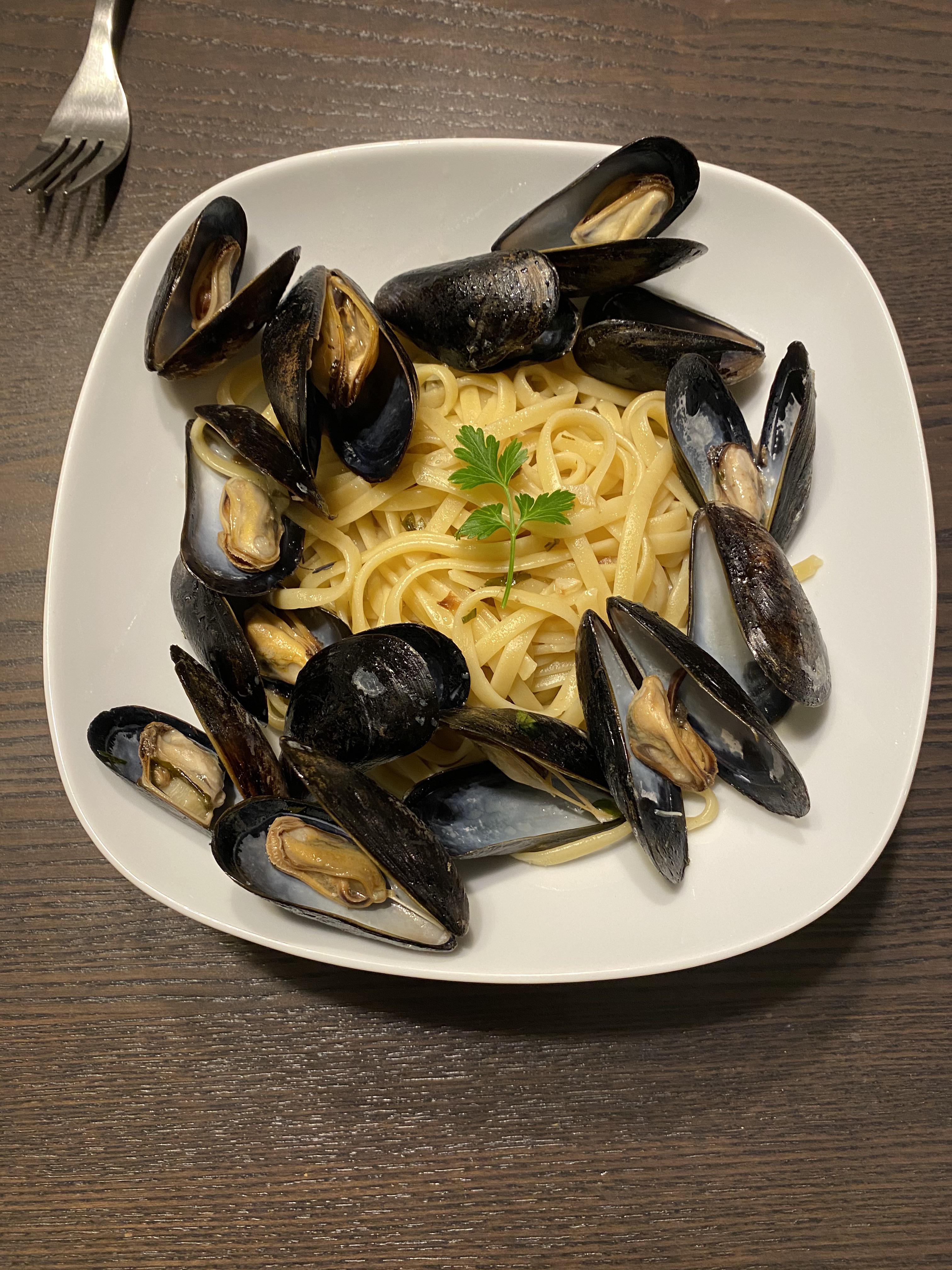 White Wine Mussels Linguine! Amazing how easy this dish is and probably