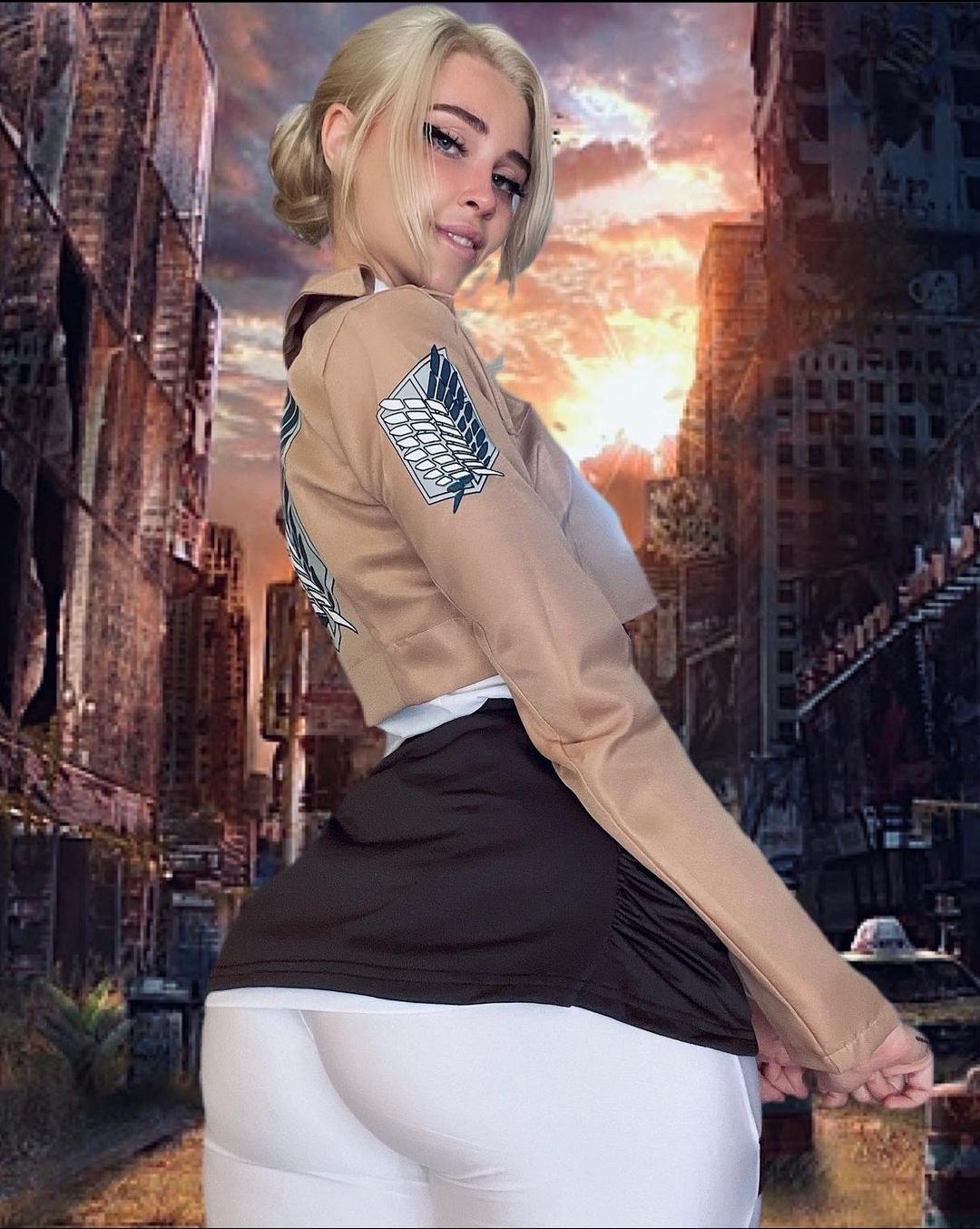 Those are some very long arms r/Instagramreality