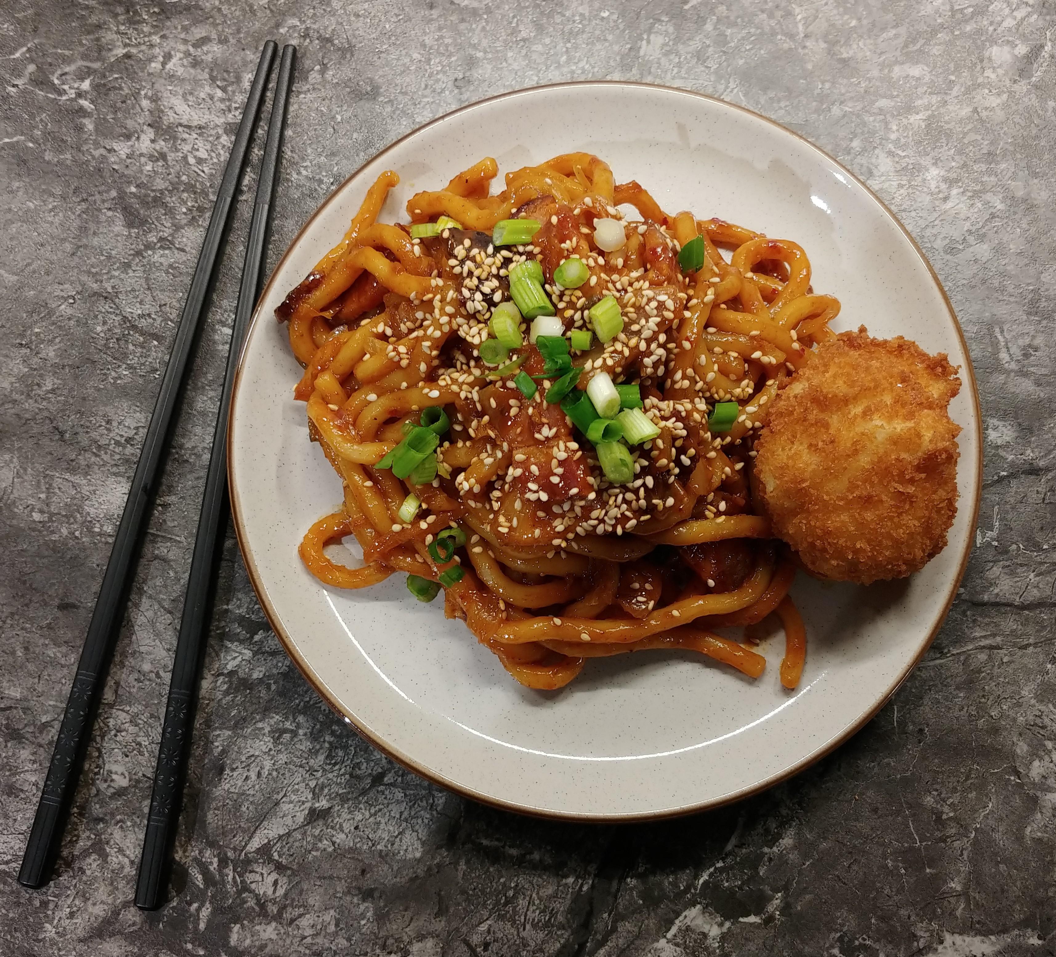 [Homemade] Spicy gochujang kimchi udon with a deep fried battered egg