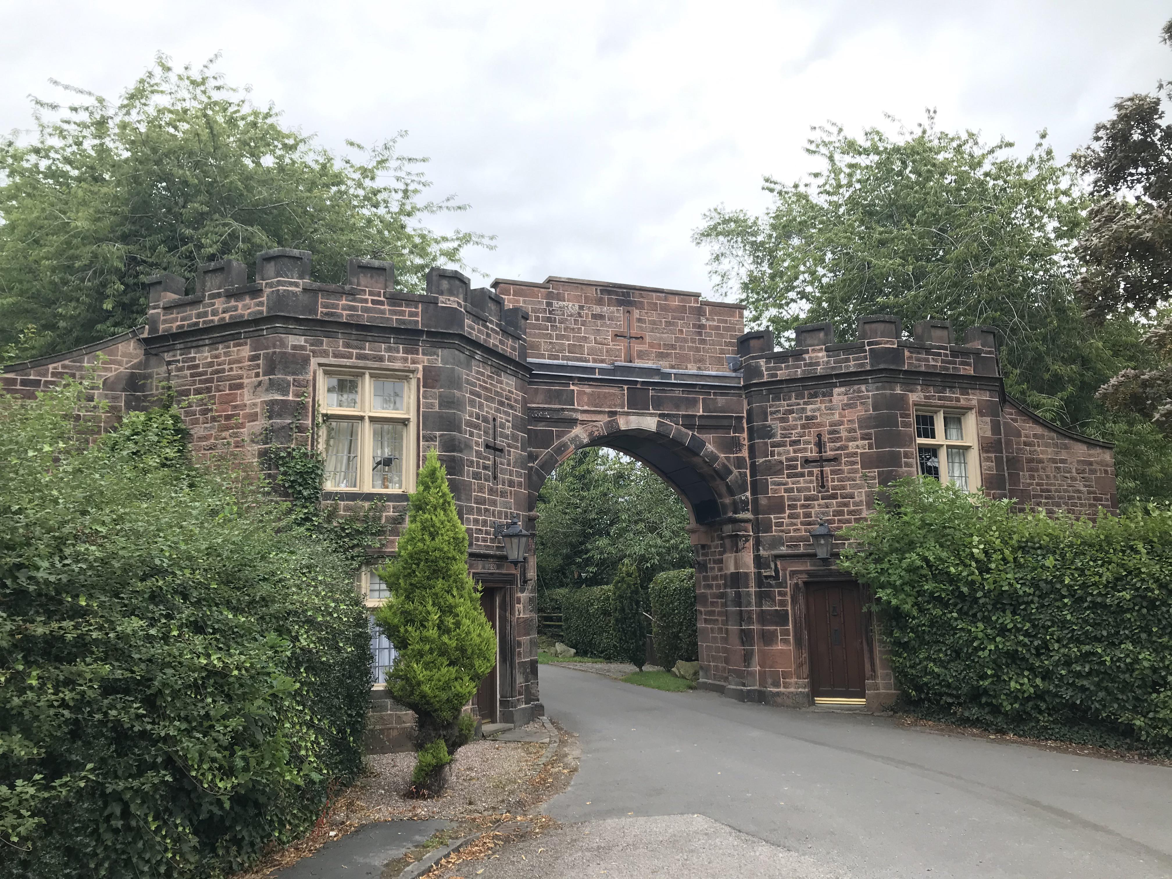 Lodge in Brereton, Cheshire 🏴󠁧󠁢󠁥󠁮󠁧󠁿 (I’d love to live in a house like this, does anybody reading