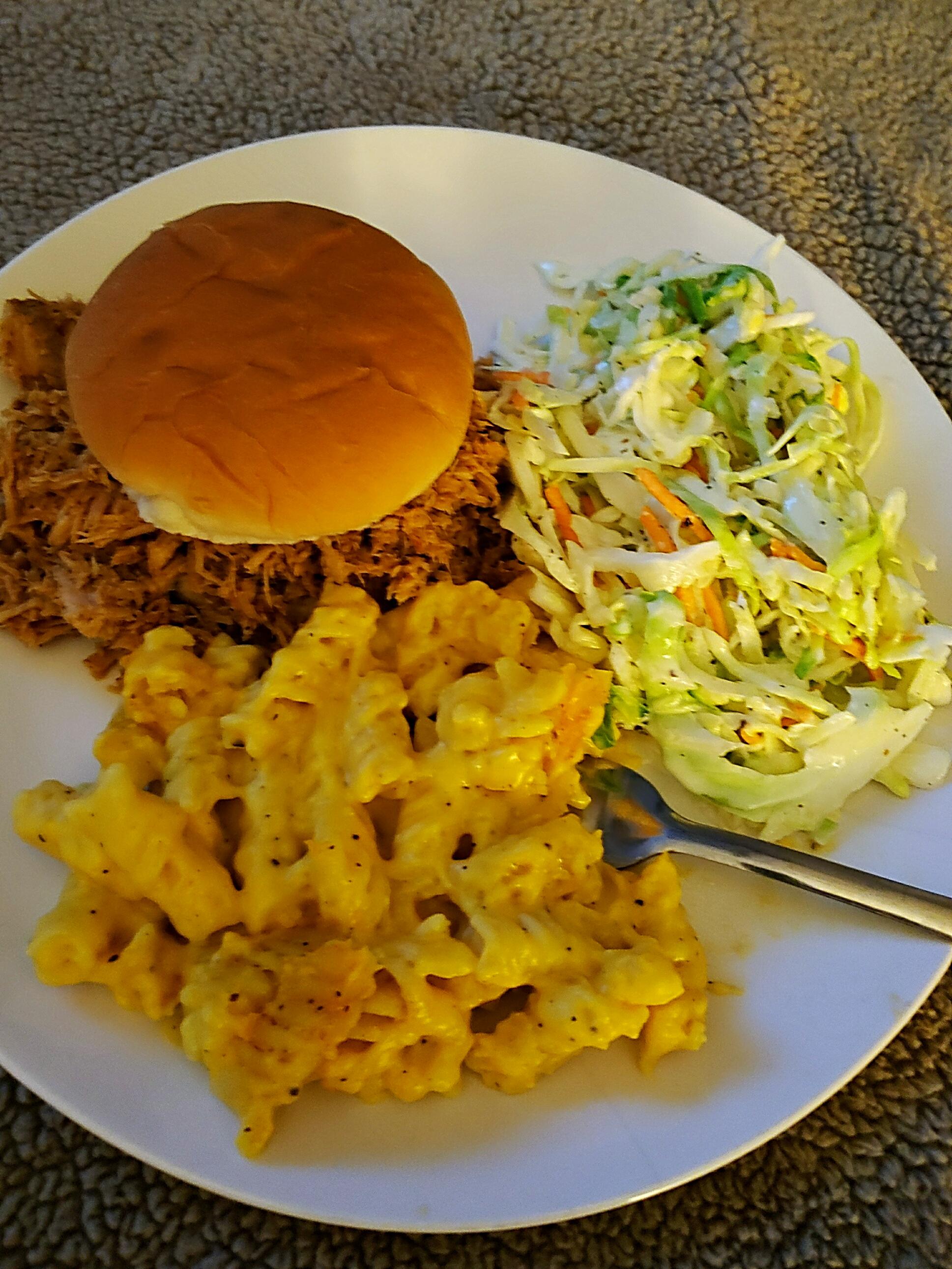 [Homemade] Crockpot pulled pork sandwich, cheddar mac and cheese and