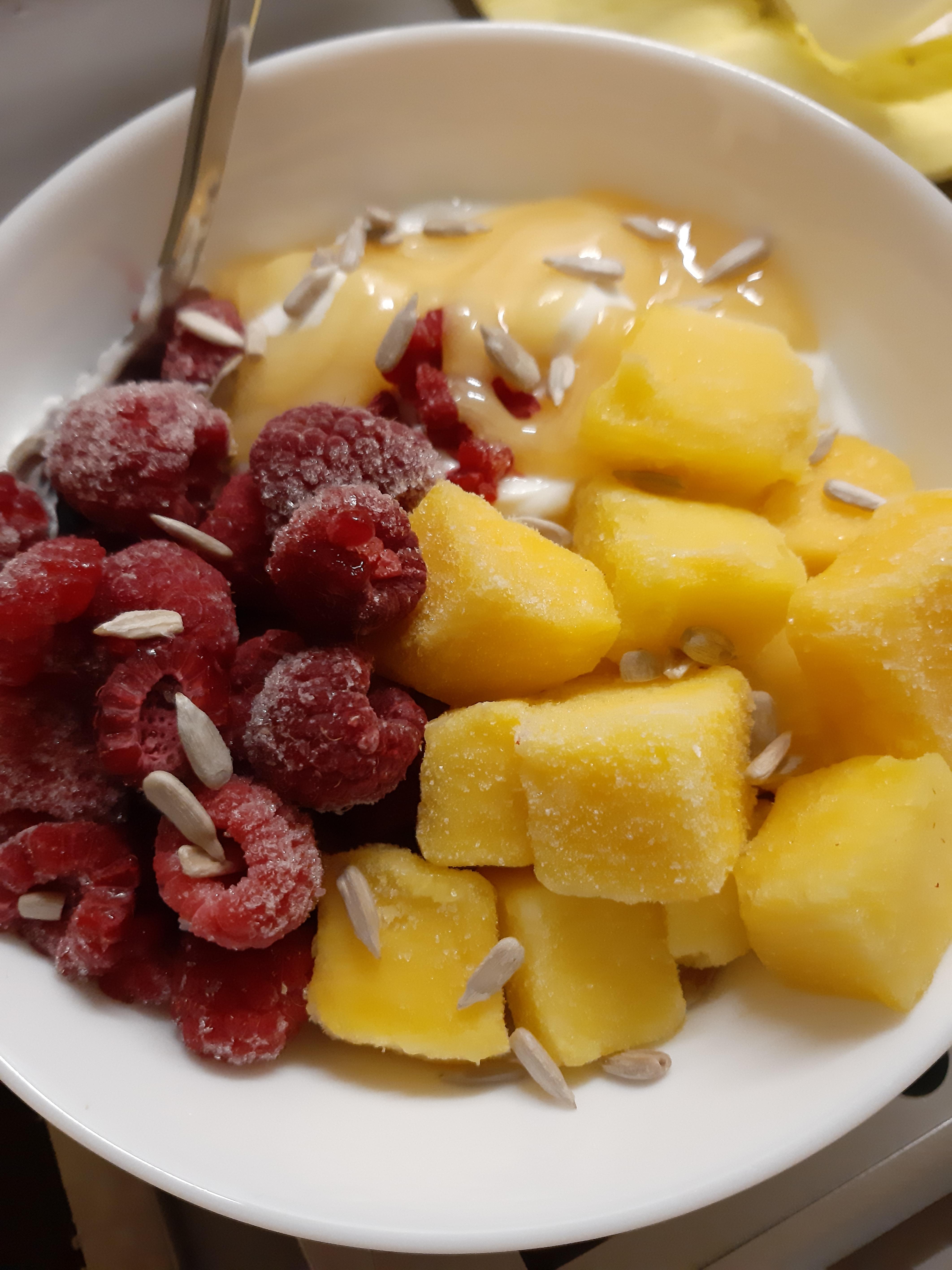 300 cal oatmeal fruit midnight snack/dessert for when you are hungry