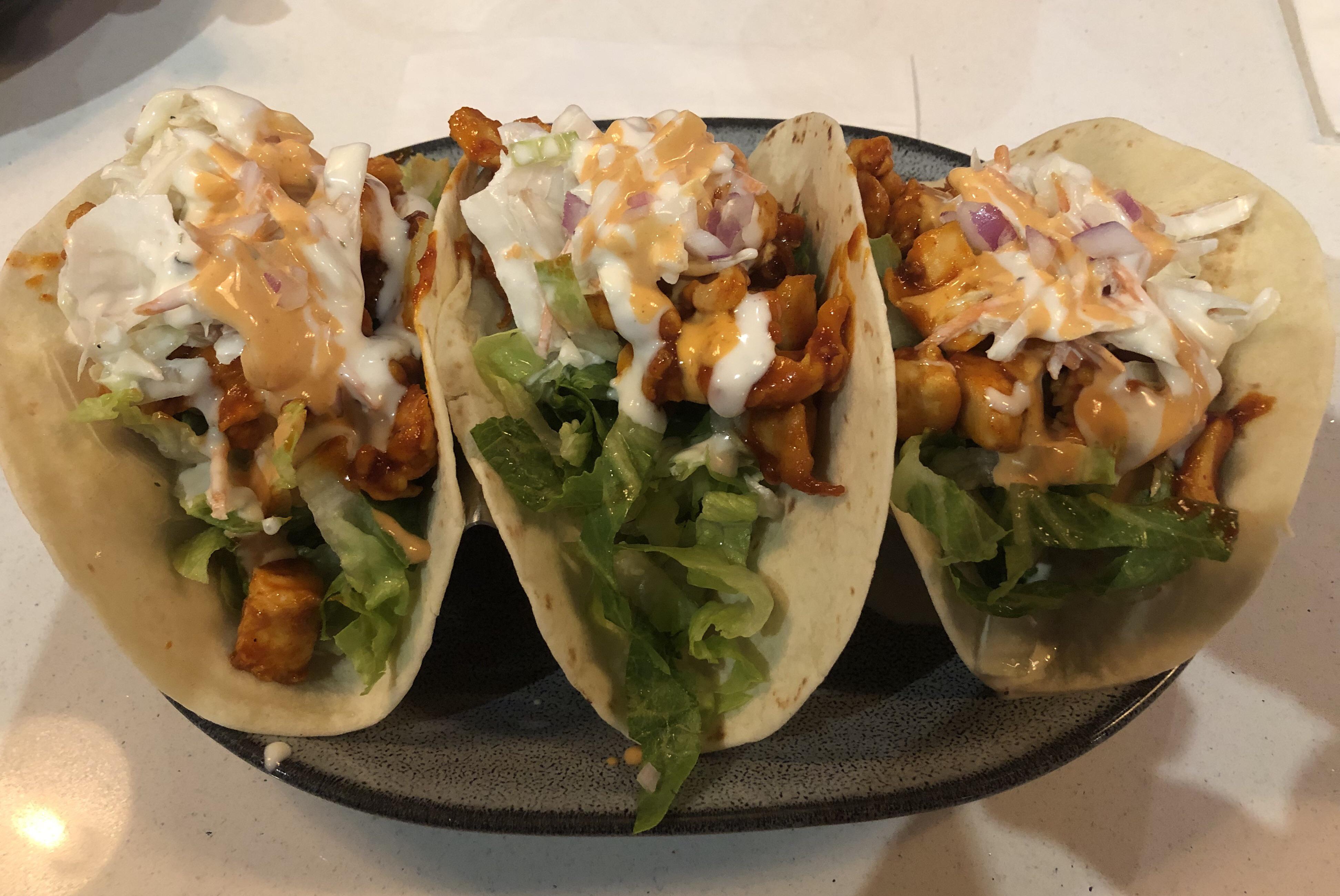 [Homemade] Korean spicy chicken tacos r/food
