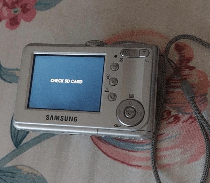 Help! Samsung Digimax S500. I have no idea what this means, amy help