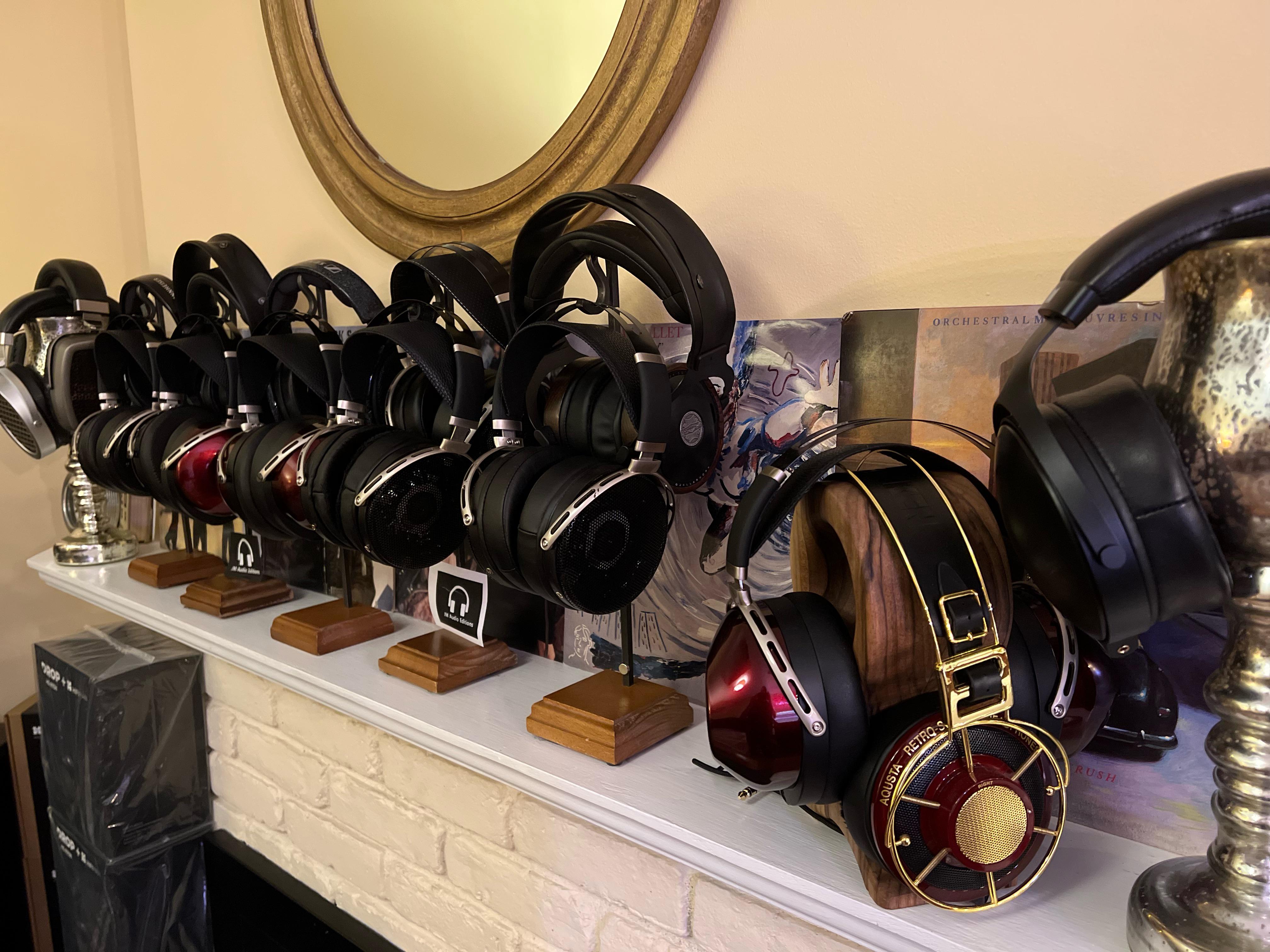 Can you Name these headphones r/Headphoneporn