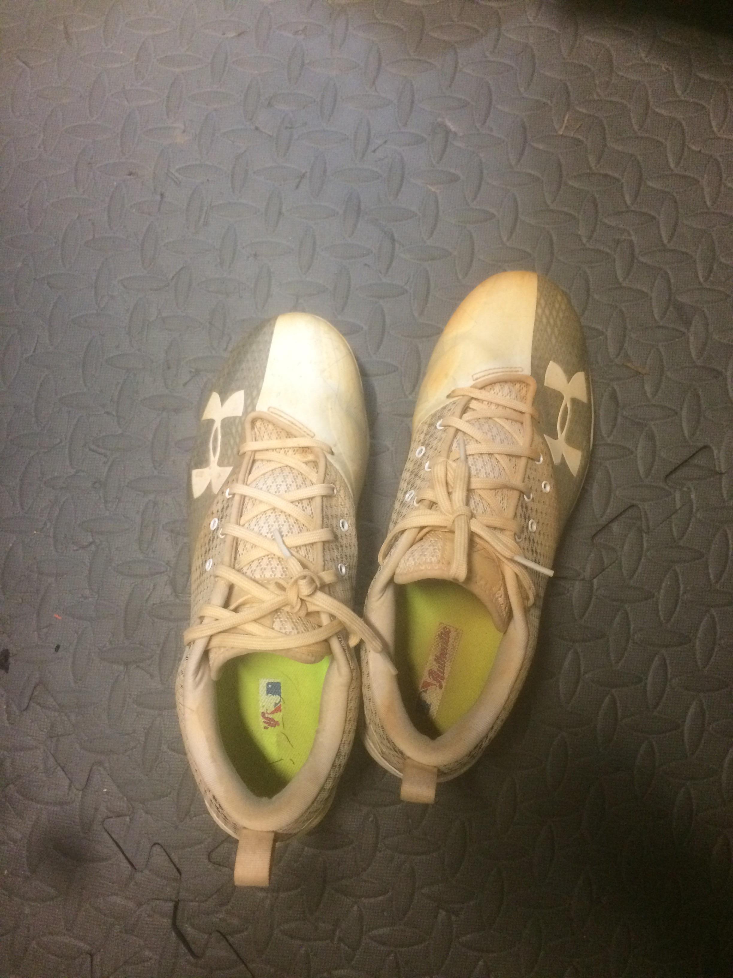 Best way to clean white cleats? r/Homeplate
