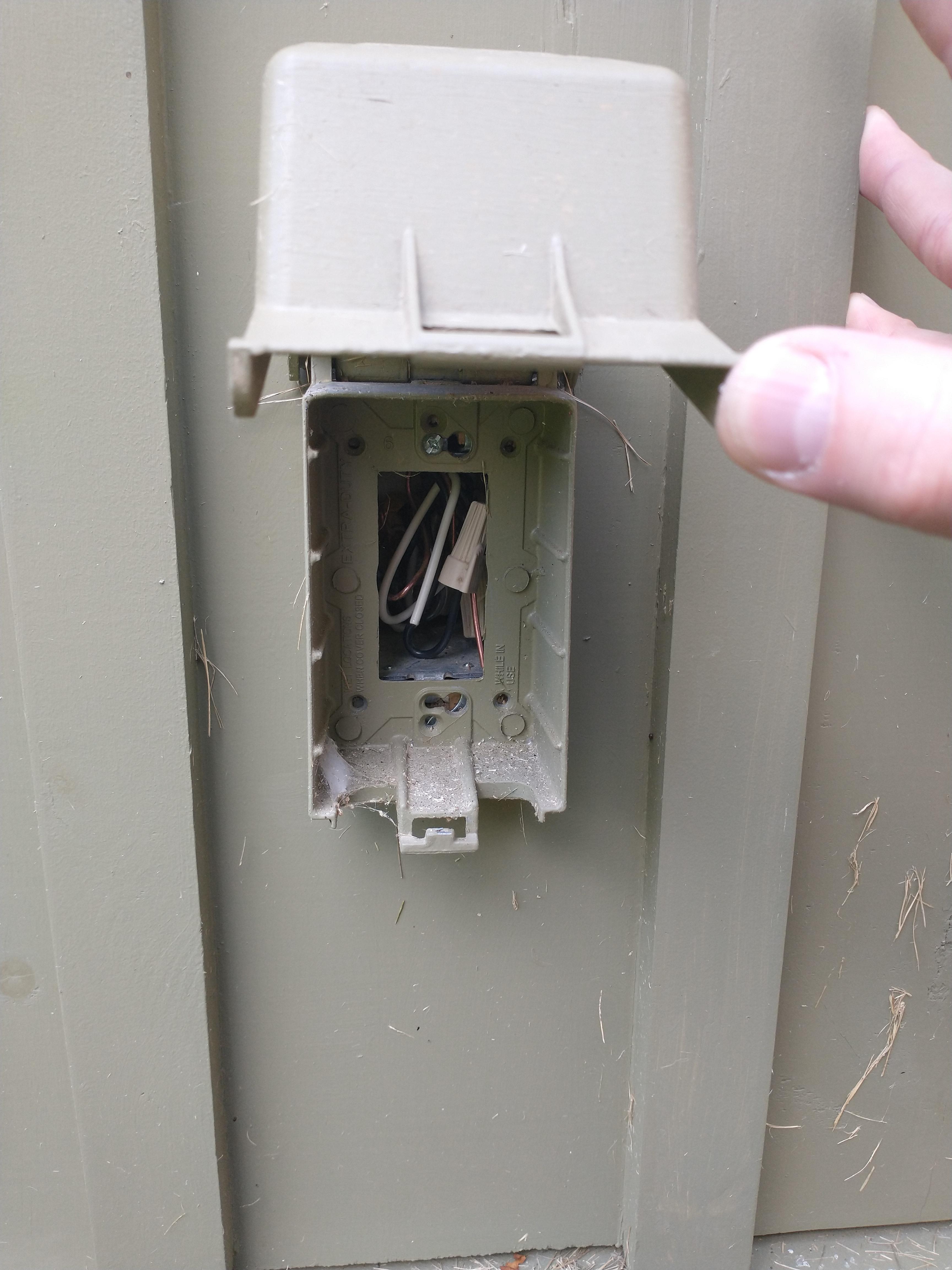 4 mil house, "My outside plugs don't work"... r/electricians