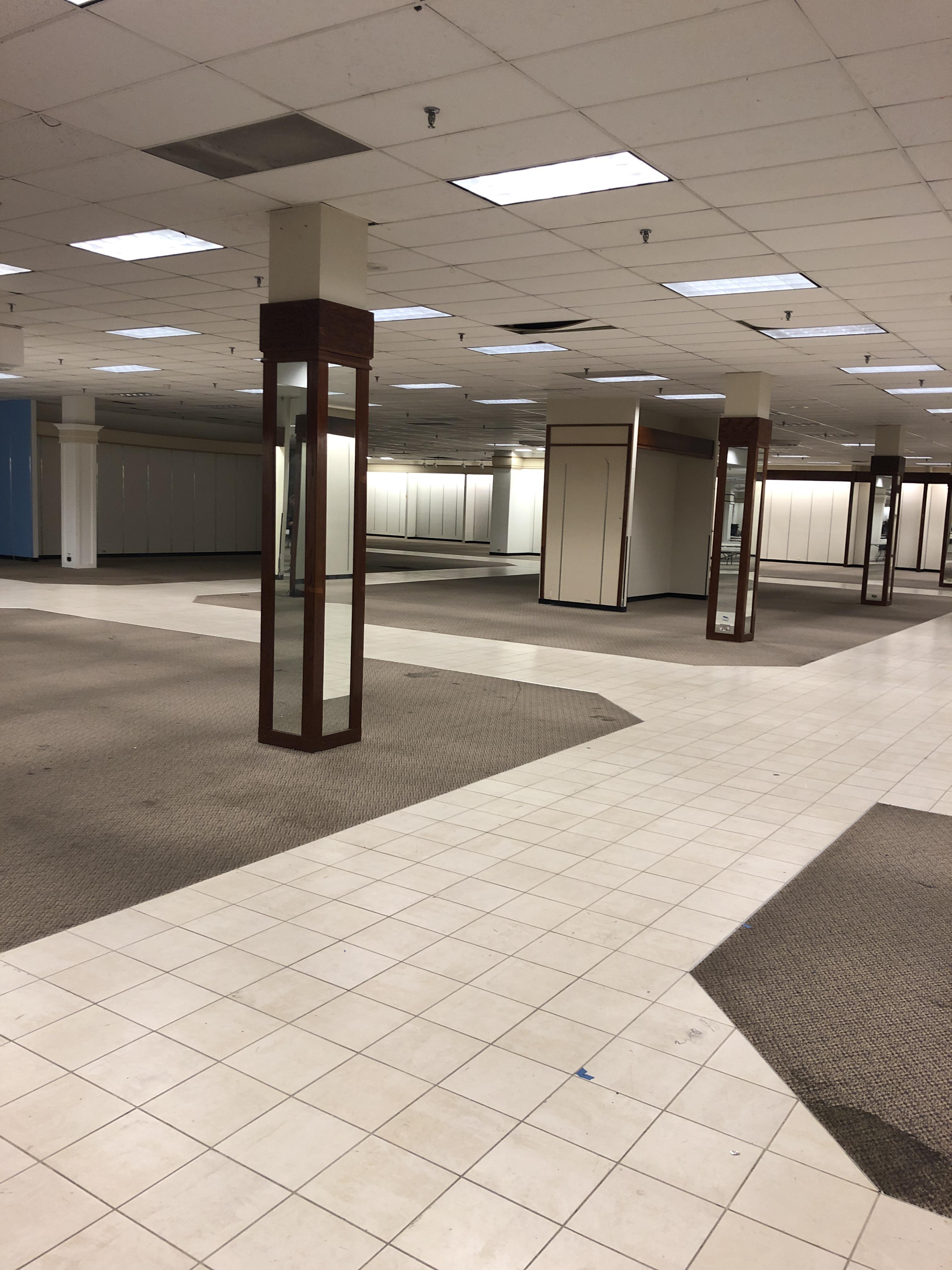 Crossroads Mall in Oklahoma City r/LiminalSpace