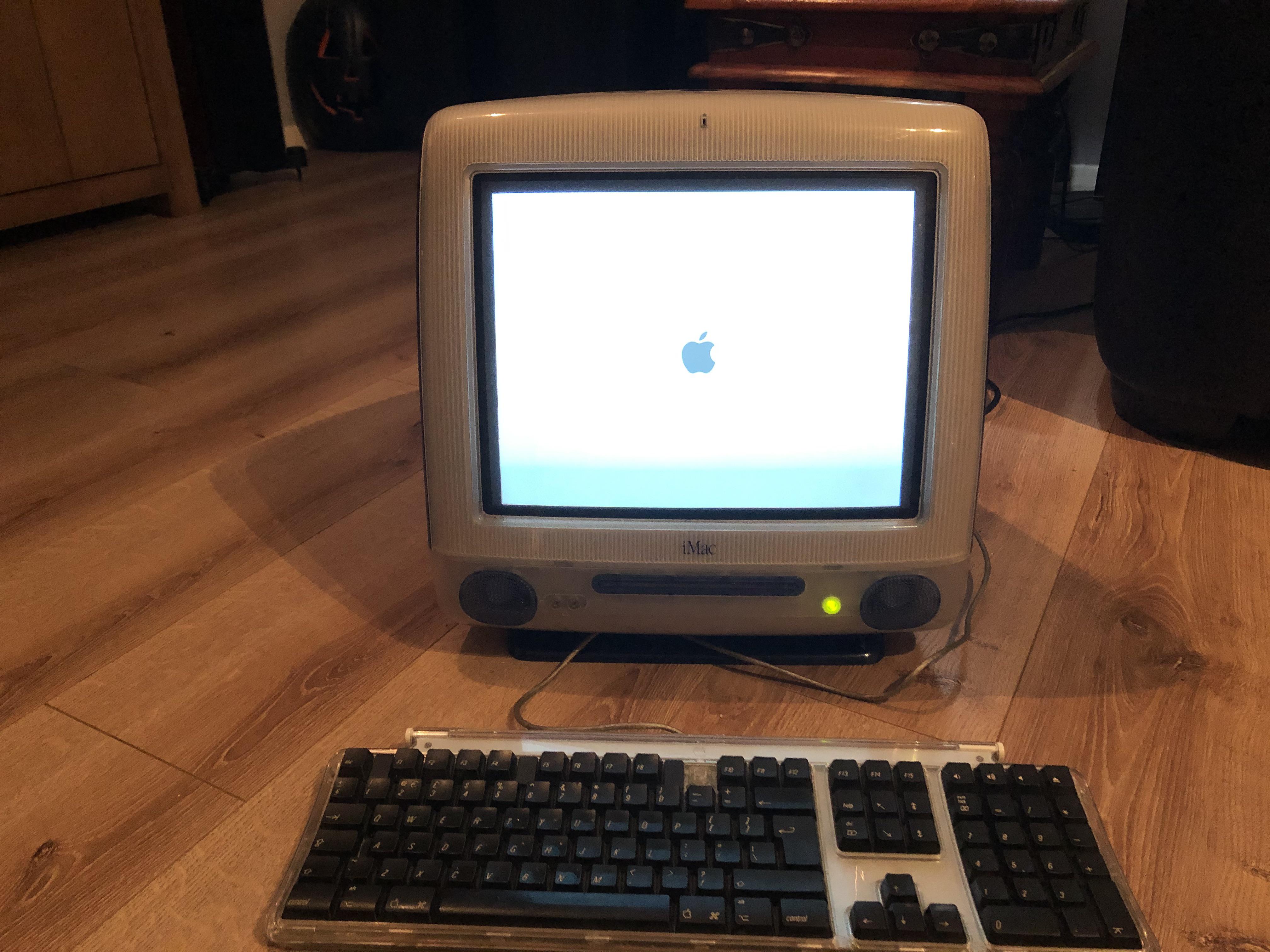 Just got given this Blueberry iMac G3 by my next door neighbour! Fully